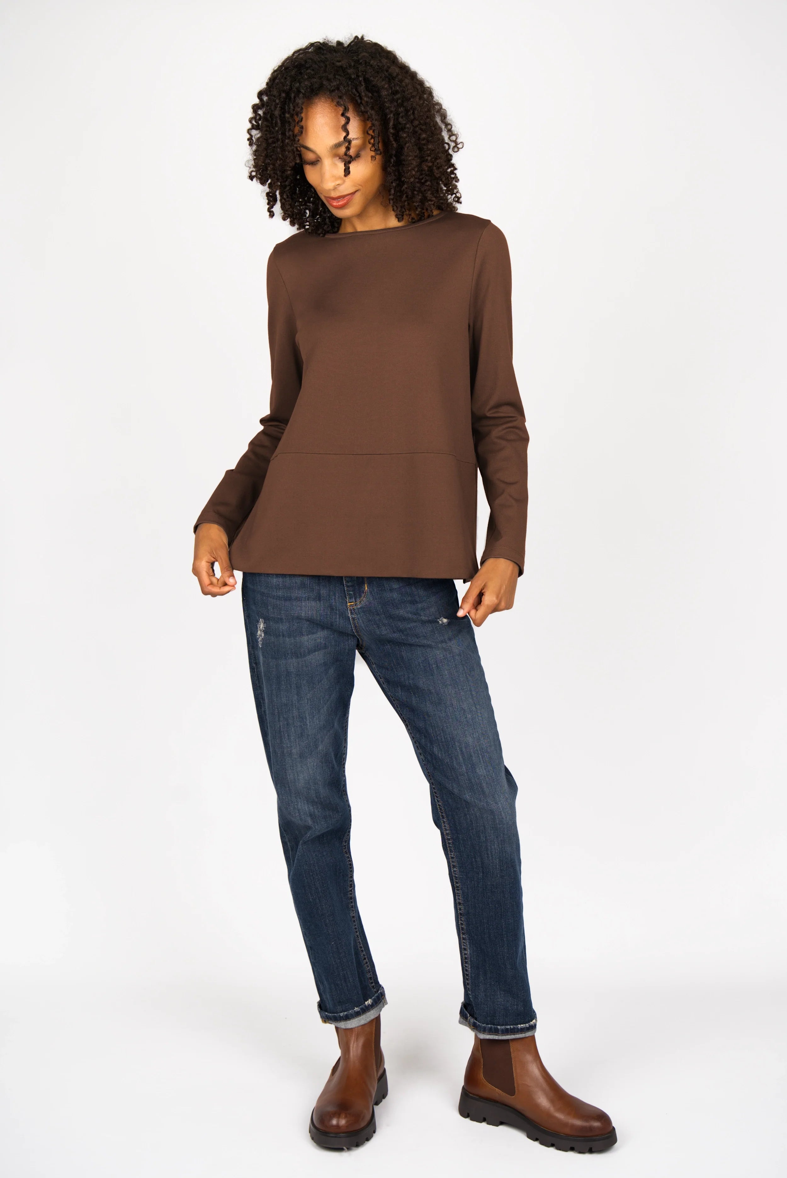 HAEIN Clean Jersey brown longsleeve top with U-boat neckline, side slits, and front and back seams, styled with jeans and brown boots.