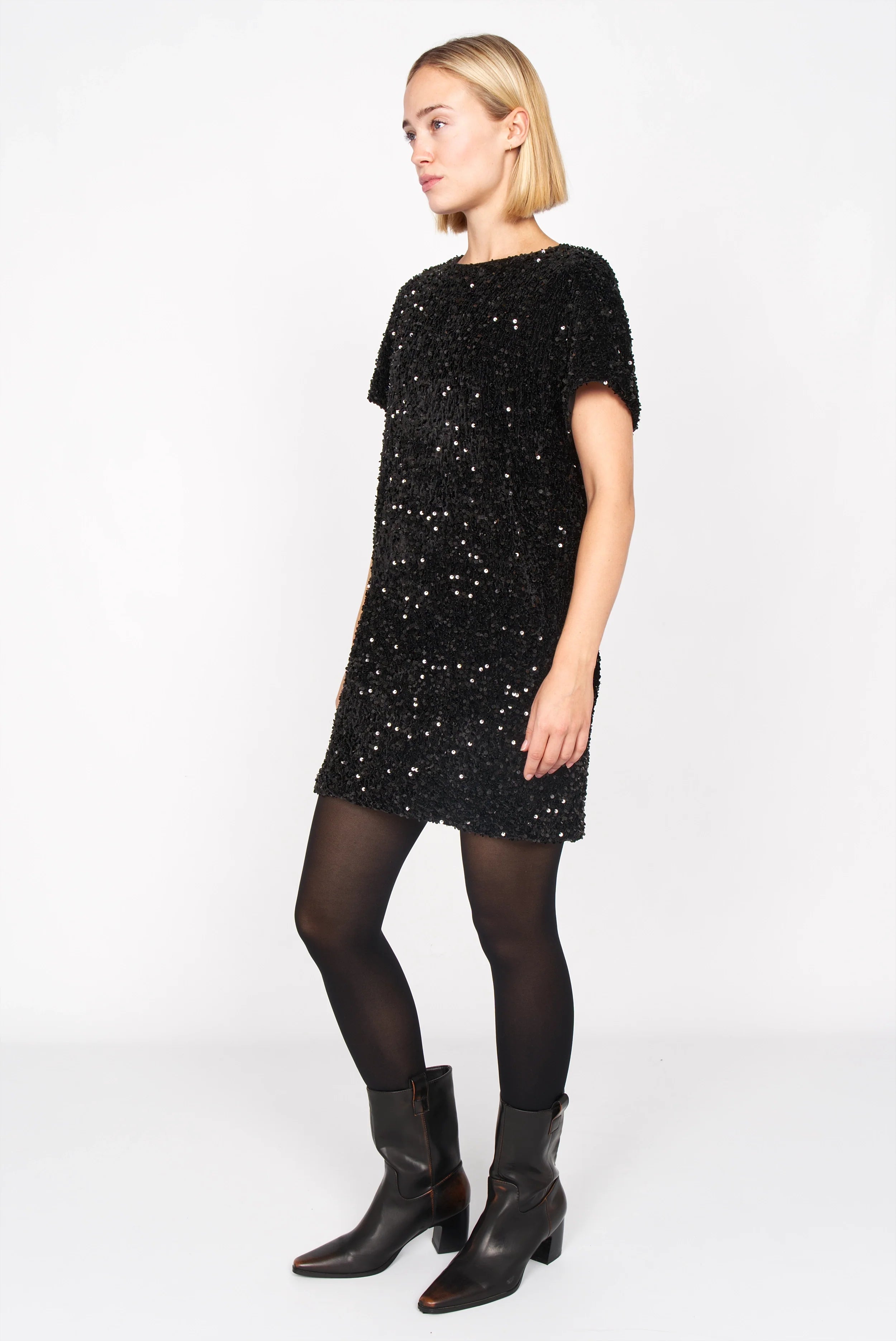 Schwarzes Pailletten Kleid mit gerader Silhouette und überschnittenen Schultern, Mini-Länge, weiches Samtmaterial mit Futter, Regular Fit