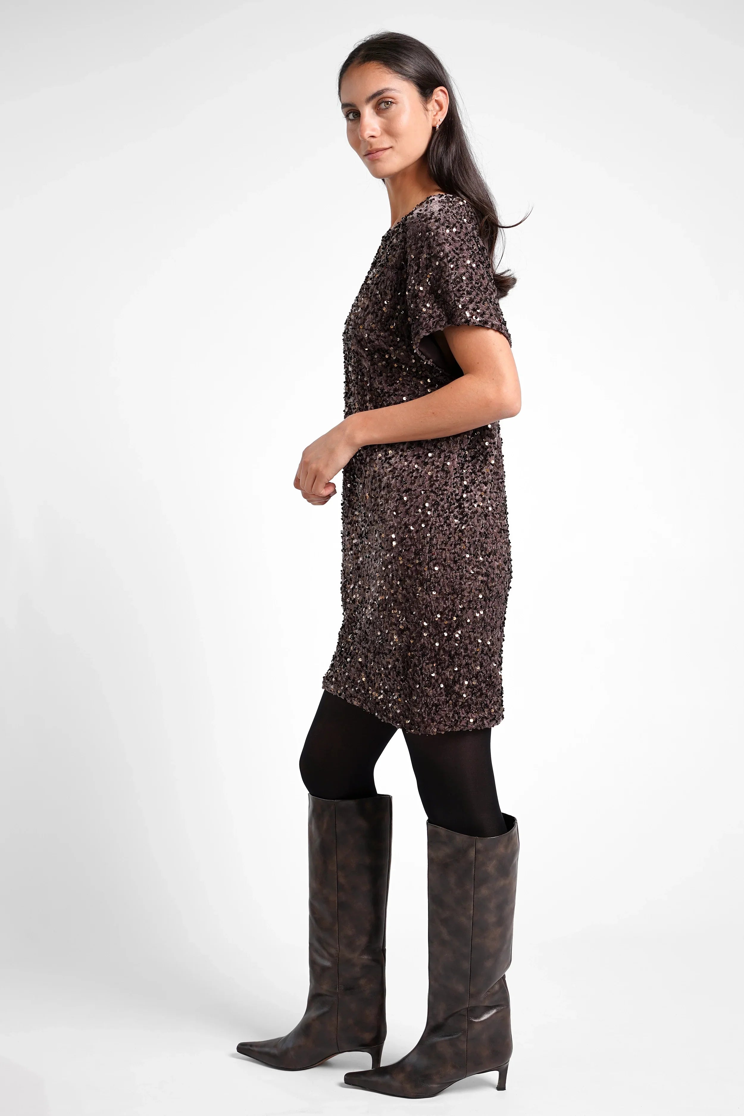 Festliches HALIA Pailletten Kleid aus weichem Samt mit gerader Schnittform und überschnittenen Schultern in Mini-Länge