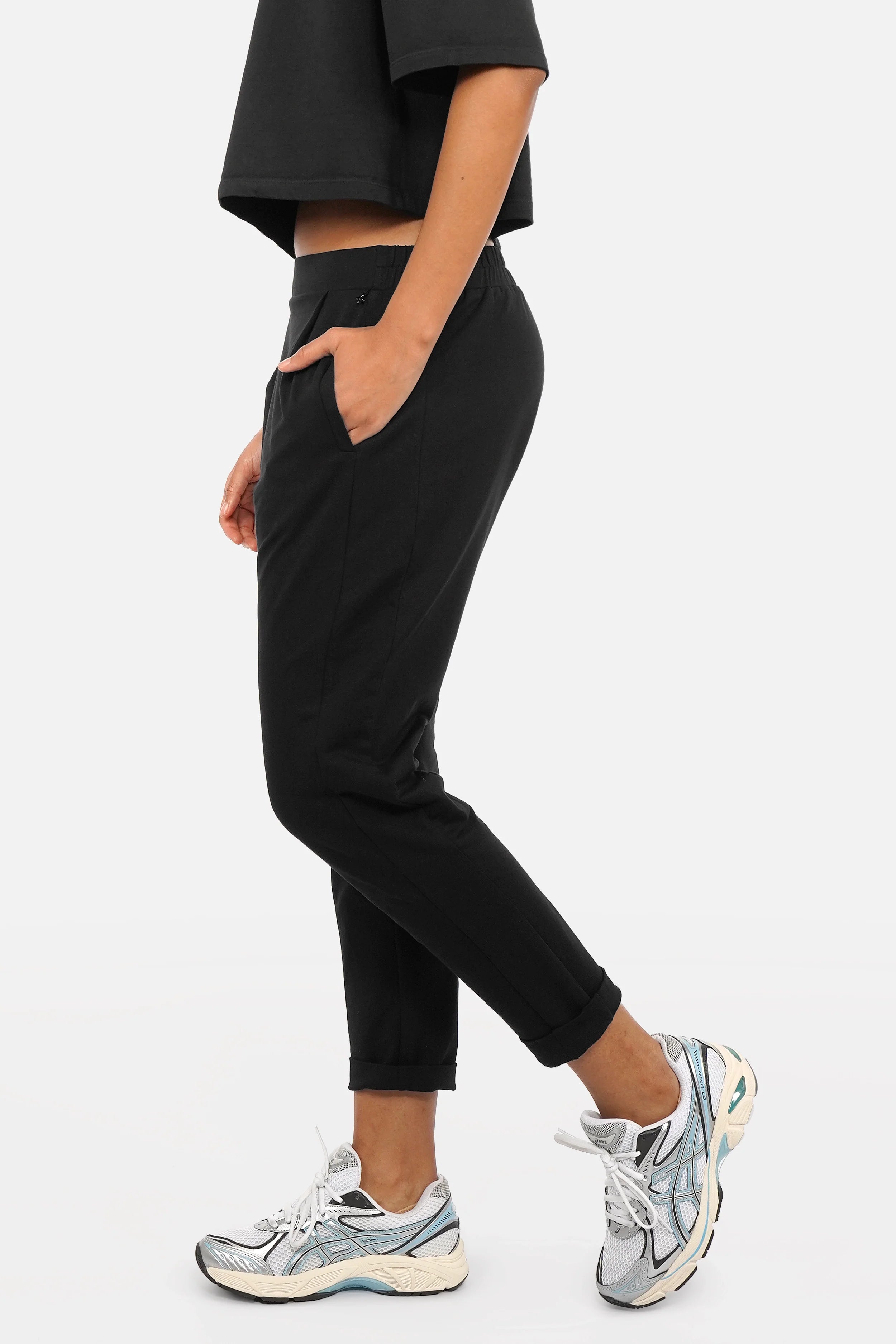 HANNA.K Tapered Sweathose locker geschnitten mit elastischem Bund und tapered Bein