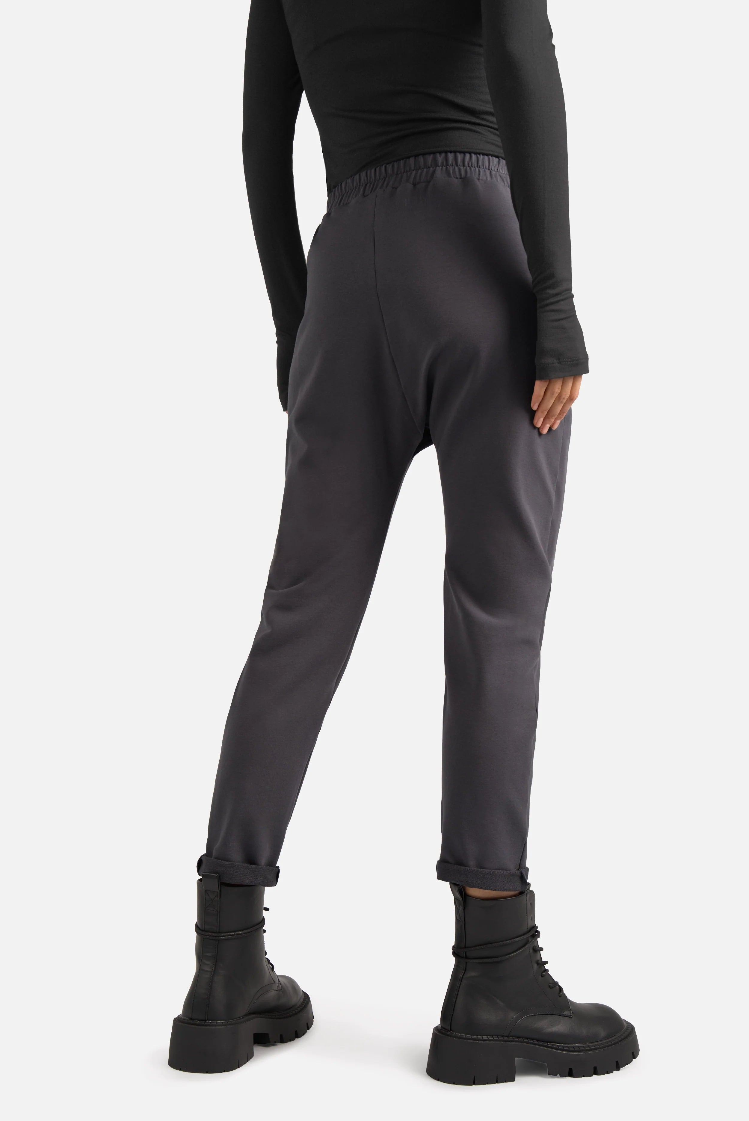 HANNA.K Tapered Sweathose mit elastischem Baumwollstretch und seitlichen Taschen, mittelhoher Bund, regular Fit und leicht tapered Beinabschluss
