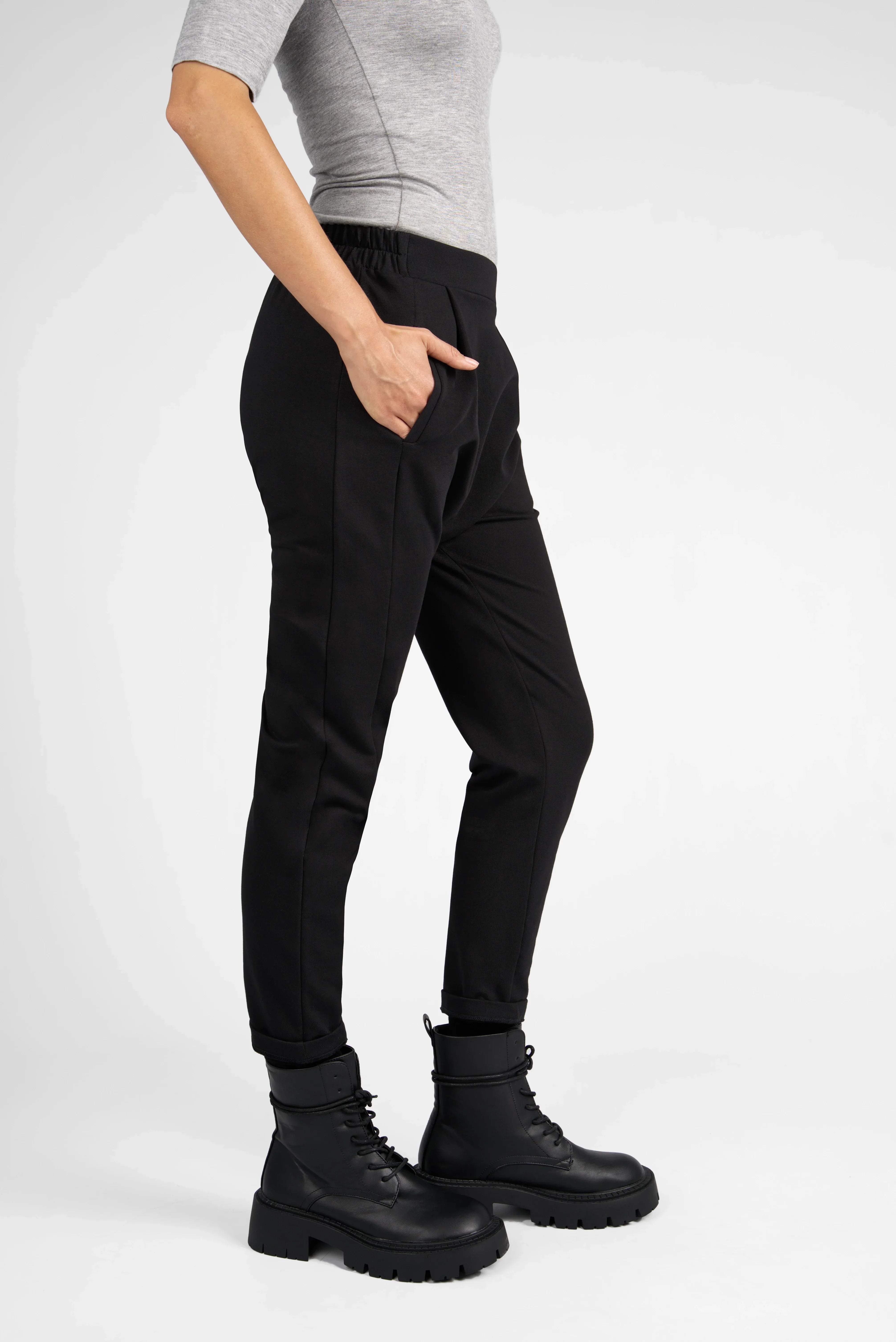 HANNA.K Tapered Sweathose black cottonstretch tapered pants with elastic waist and pockets