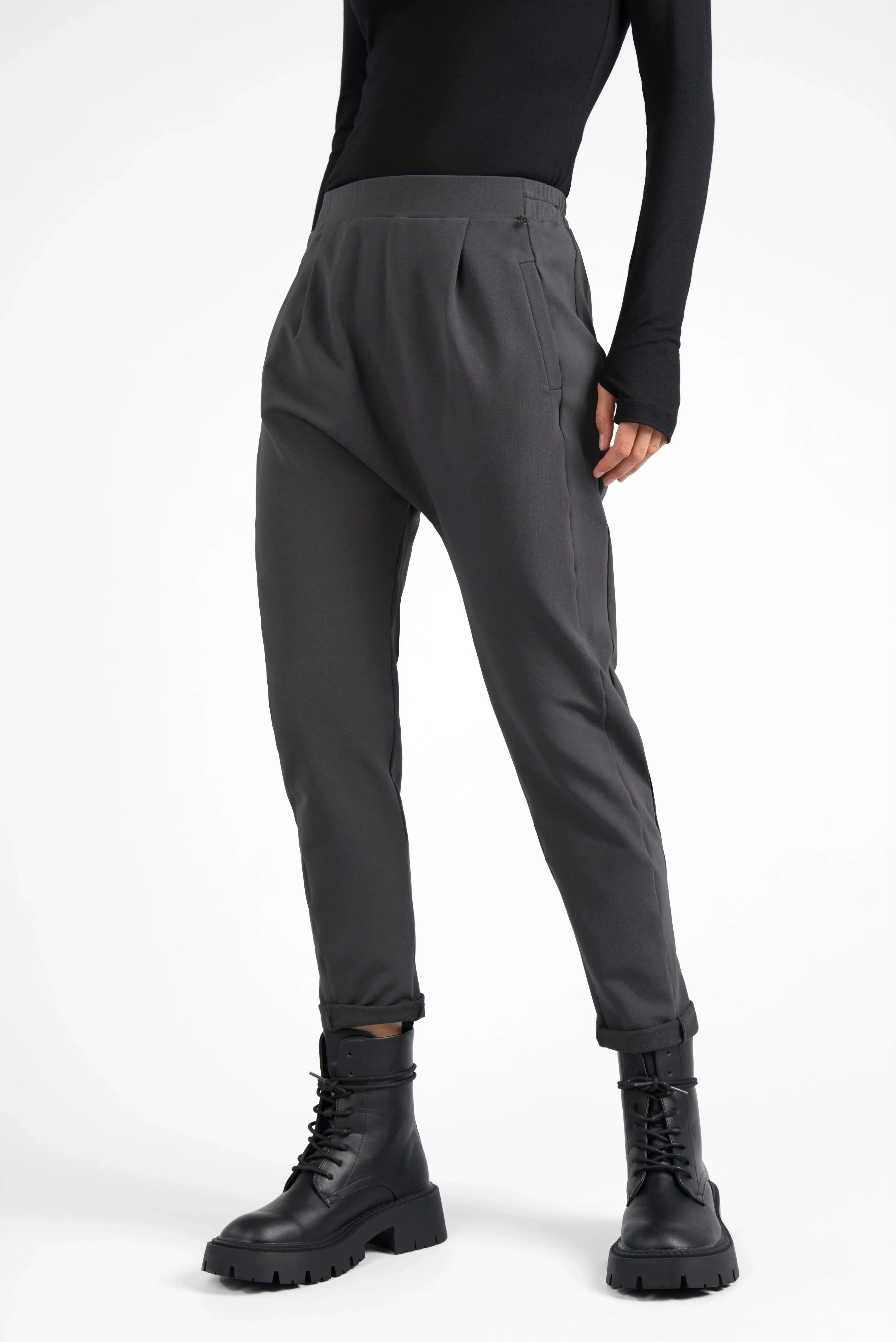 HANNA.K Tapered Sweathose gray tapered cotton-stretch pants with elastic waistband and pockets