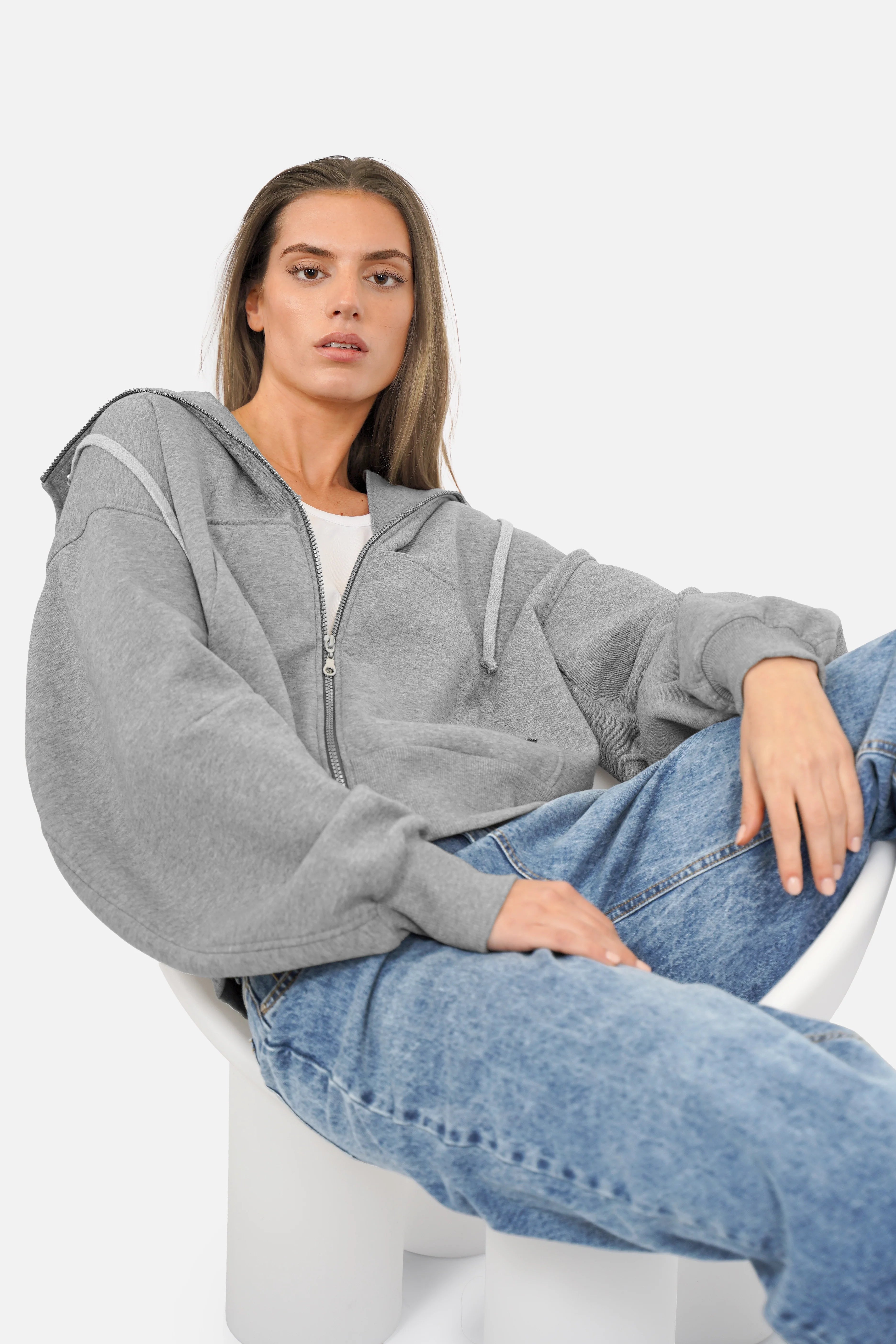 Relaxter HEDIE Zip-Hoodie mit Kapuze, voluminösen Säumen und Kängurutasche in kompakter Länge