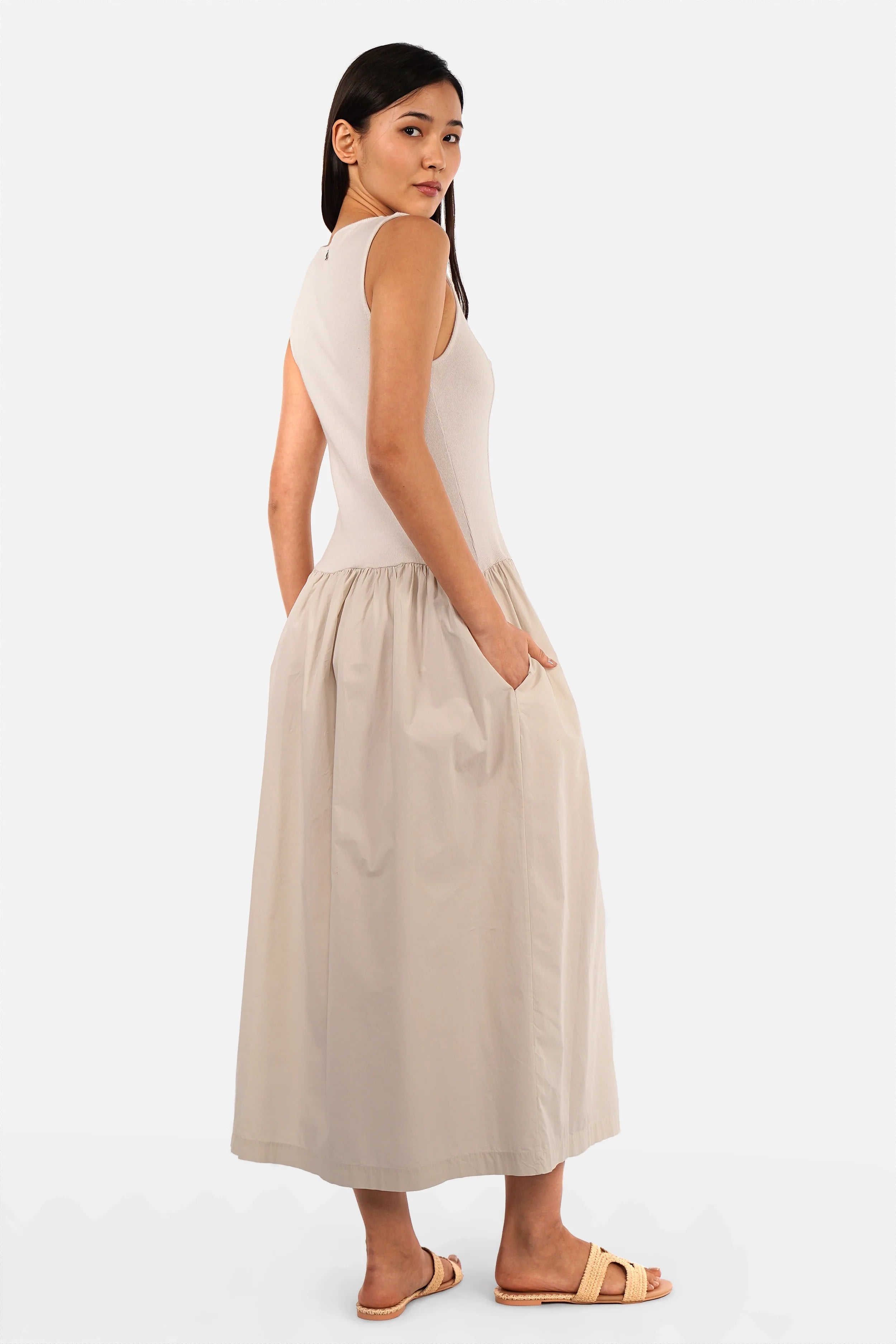 HEEJU Midikleid aus Baumwolle mit strukturiertem Rib-Jersey, Rundhalsausschnitt, gerüscht und A-Linie in Midi-Länge