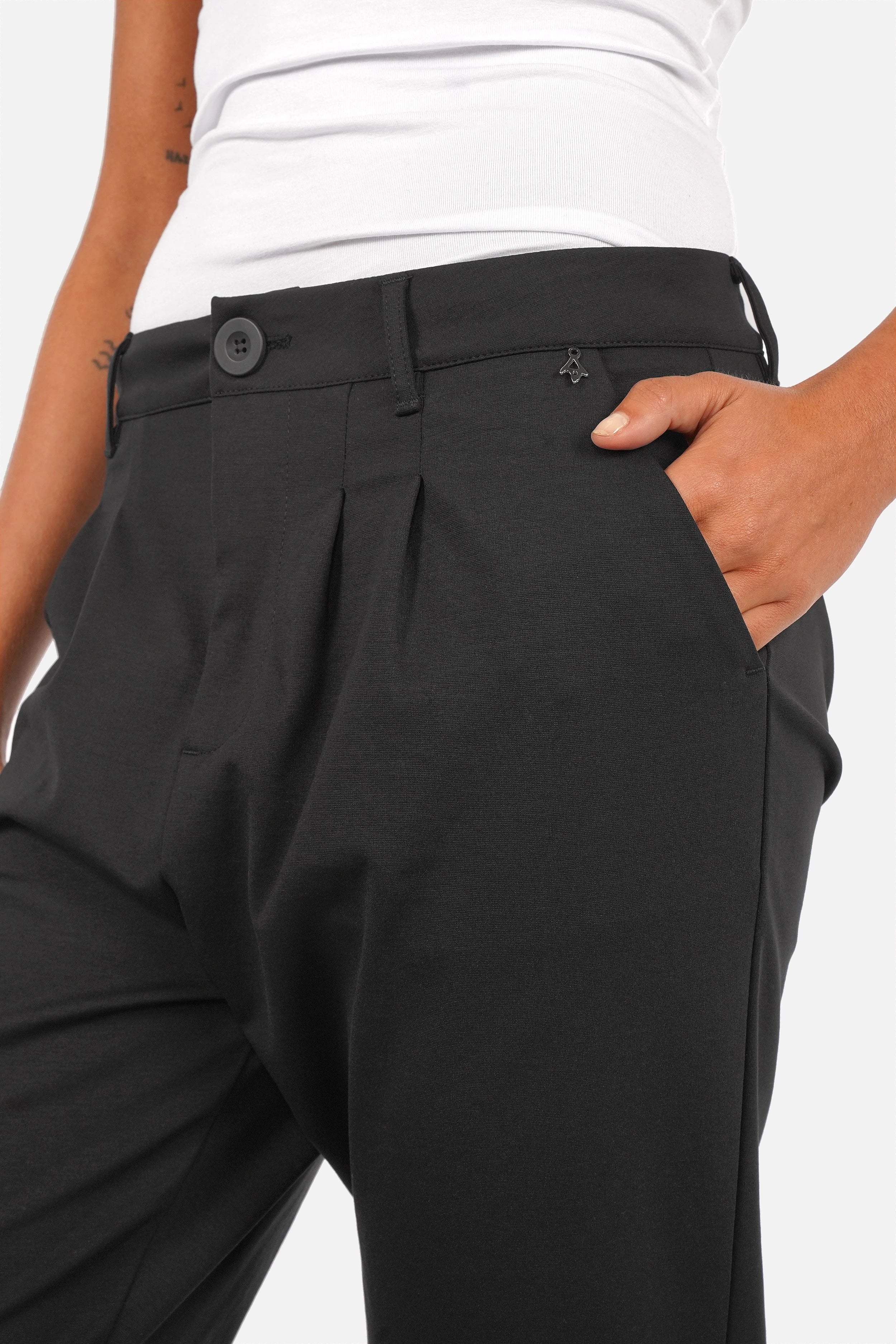 HEELENA Tapered Pants in zwei Längen mit knitterarmer, soften Qualität und entspannter Passform