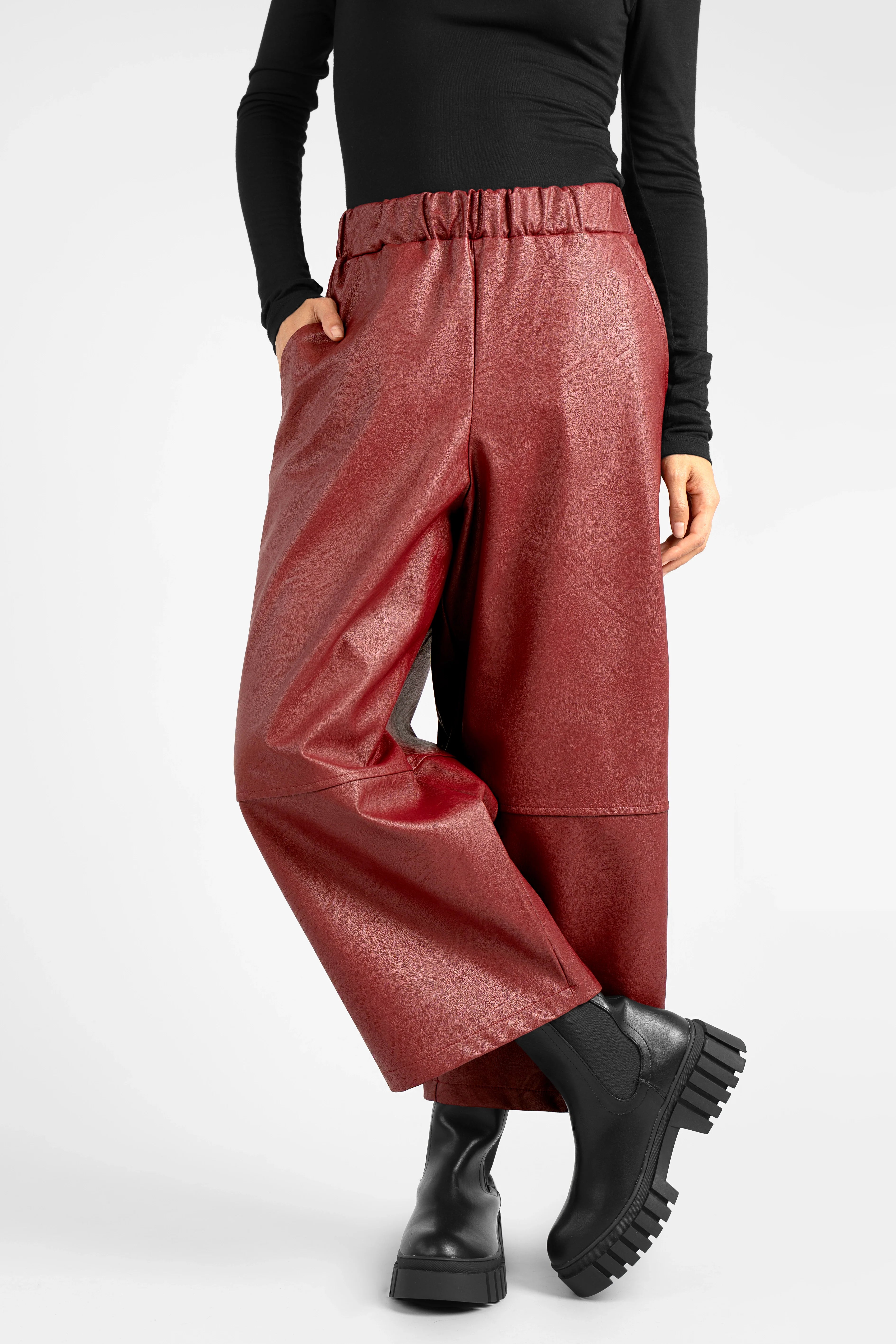 HERA Wide Leg Hose in soft red eco-leather with elastic waistband and relaxed fit