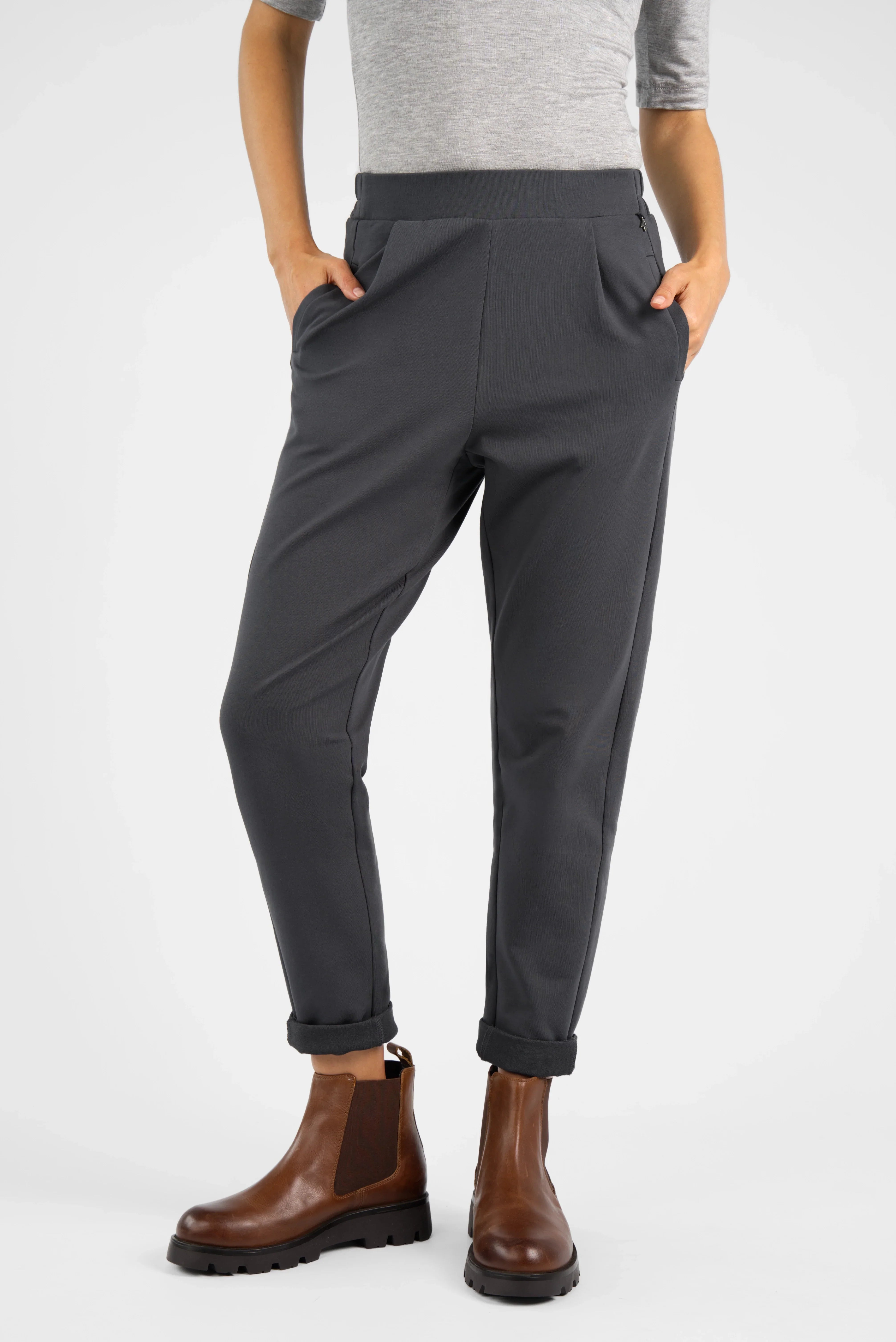 HILLA.K Jerseyhose mit mittelhohem Bund, schmal zulaufendem Bein und elastischem Baumwollstretch in Dunkelgrau.