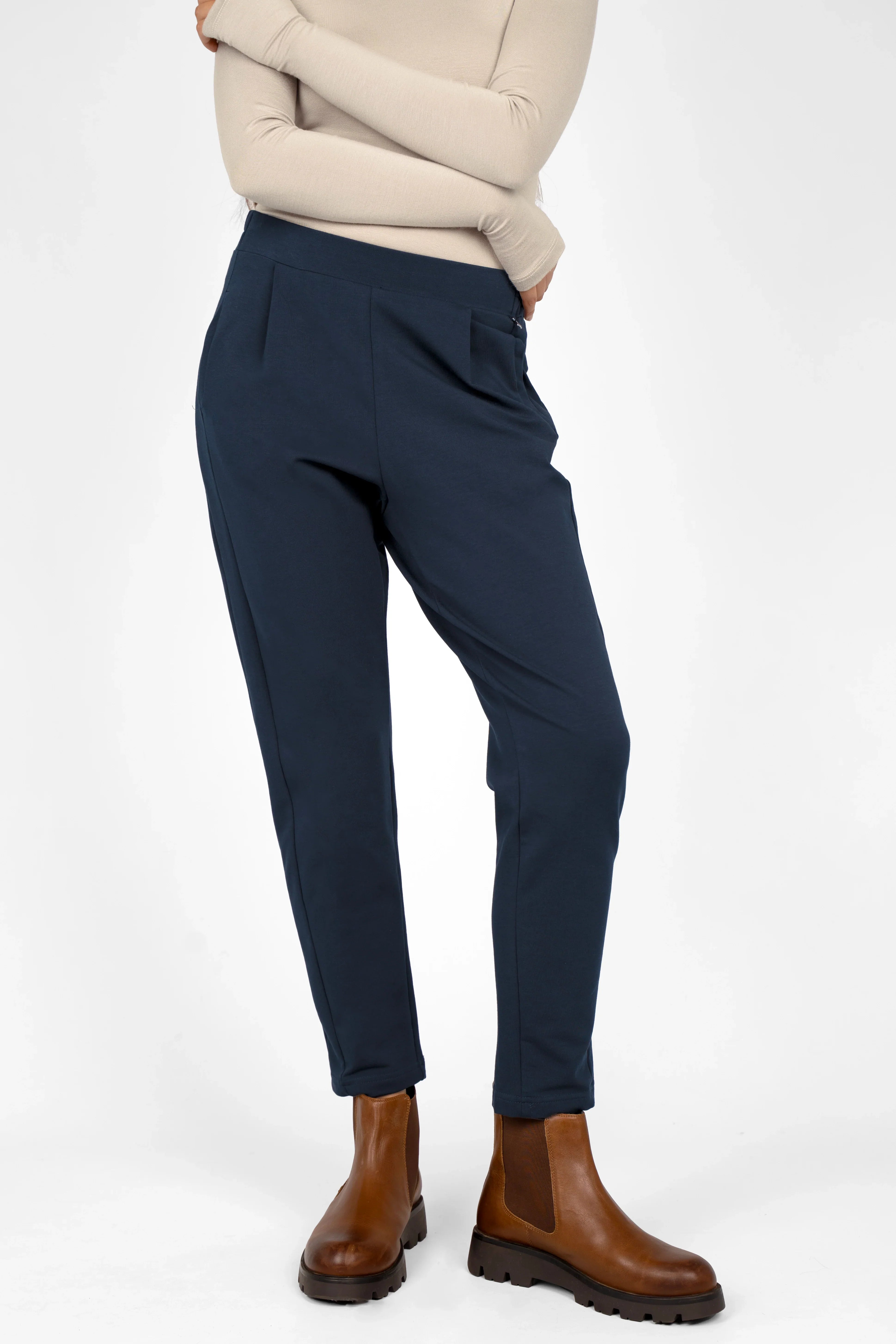 HILLA.K Jerseyhose in Dunkelblau mit mittelhohem Bund, tapered Schnitt und elastischem Baumwollstretch