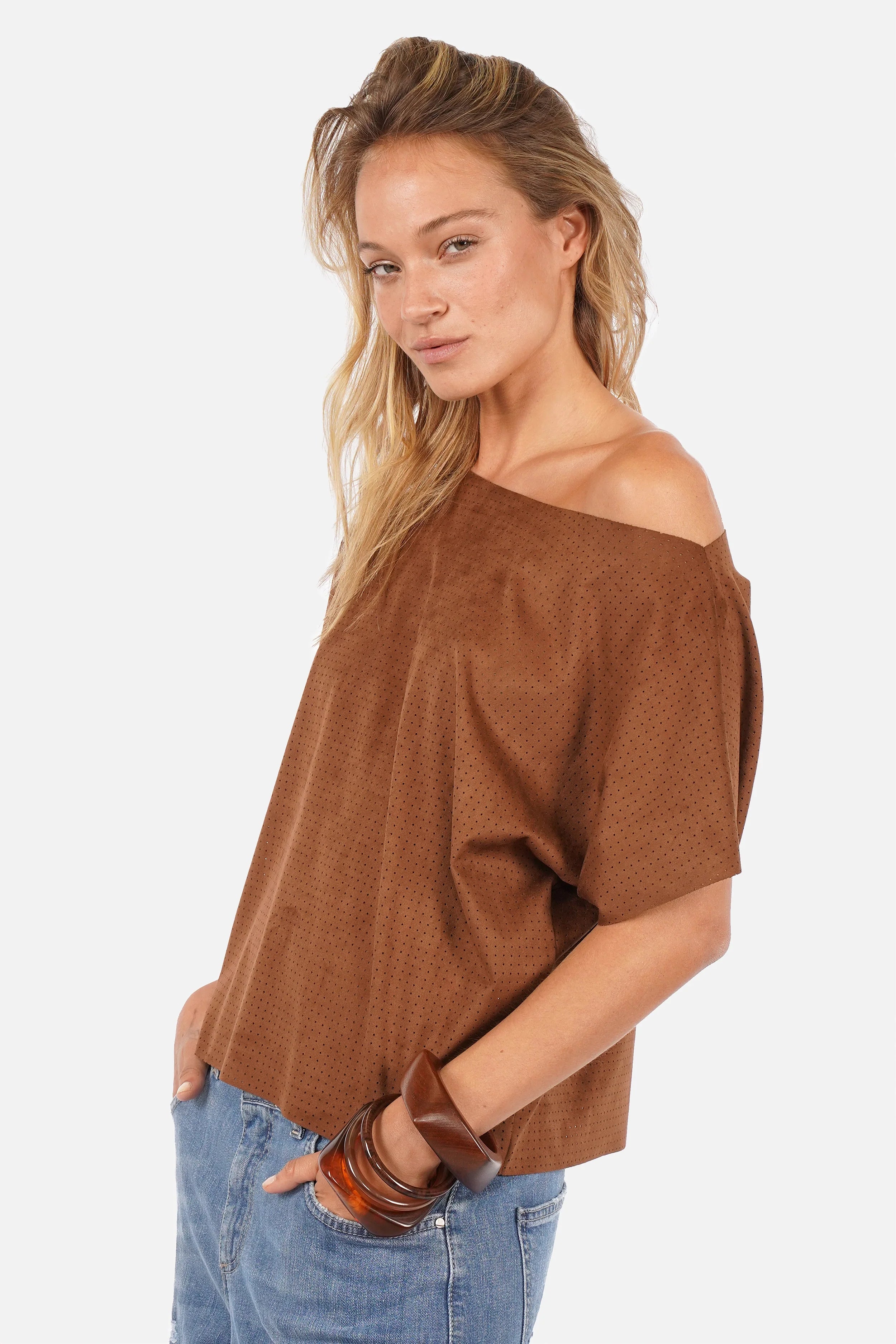 IPSY One Shoulder Oberteil aus perforiertem Wildlederstoff mit asymmetrischem Ausschnitt und angeschnittenen Ärmeln in Regular Fit