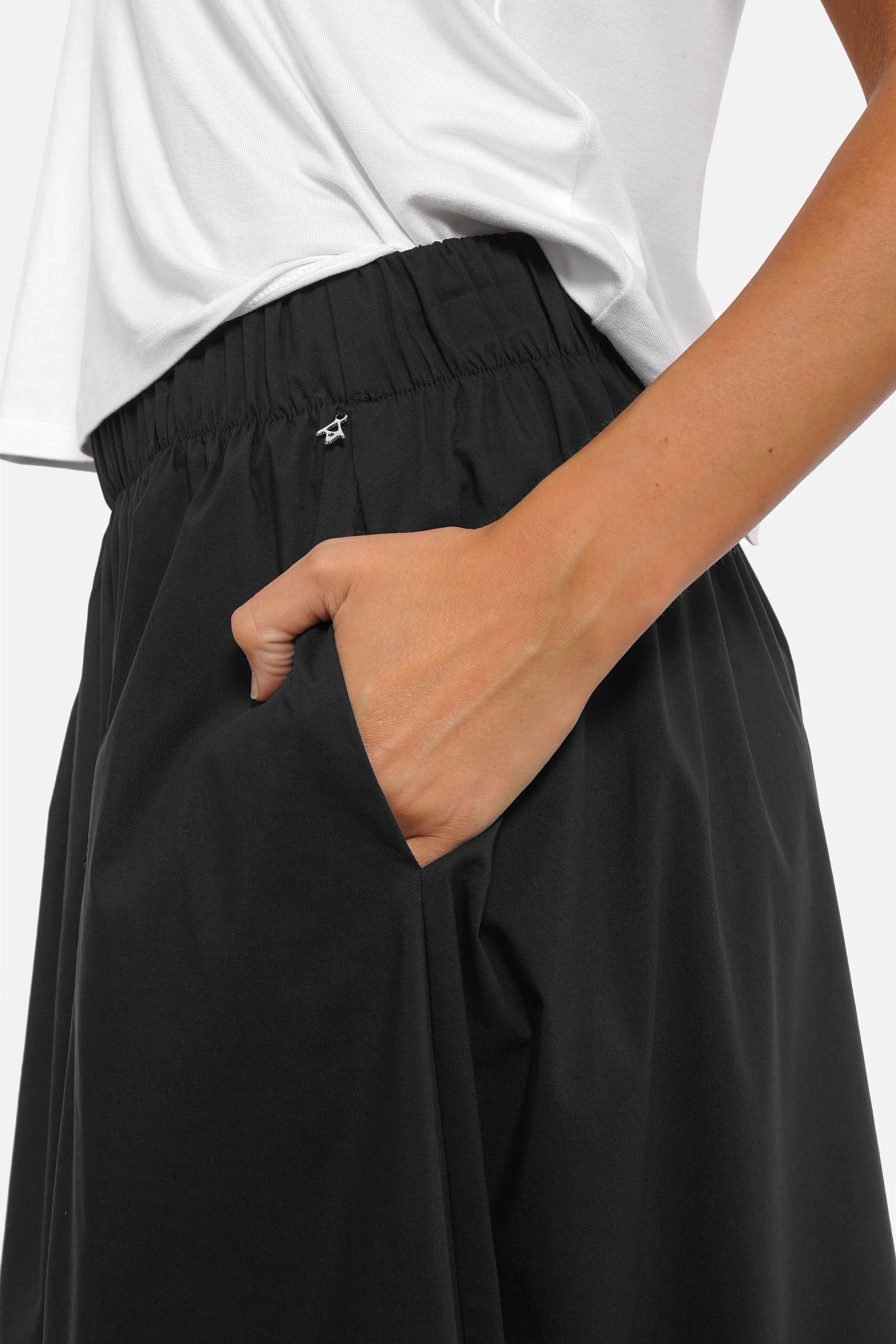 INESA Popeline Maxirock aus fein gewebtem Baumwollpopeline mit Gummibund, seitlichen Eingrifftaschen und A-Linie in Maxi Länge
