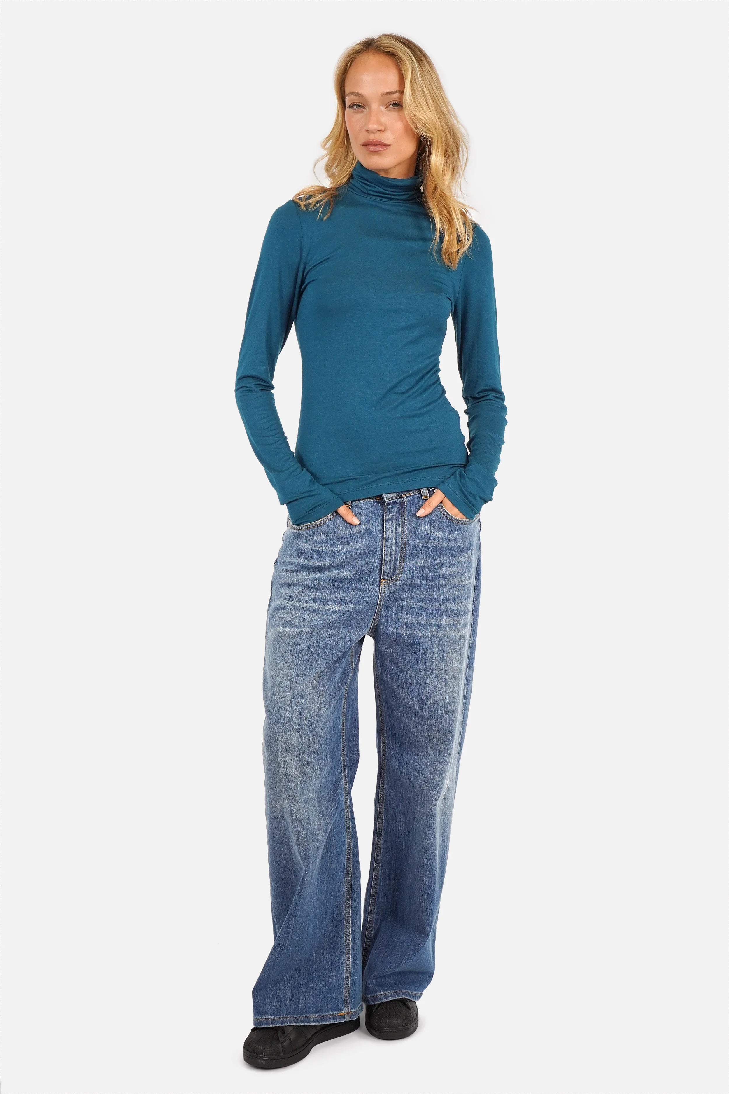 JOOSY Wide Leg Jeans aus weichem Denim mit Used-Waschung und weitem Bein