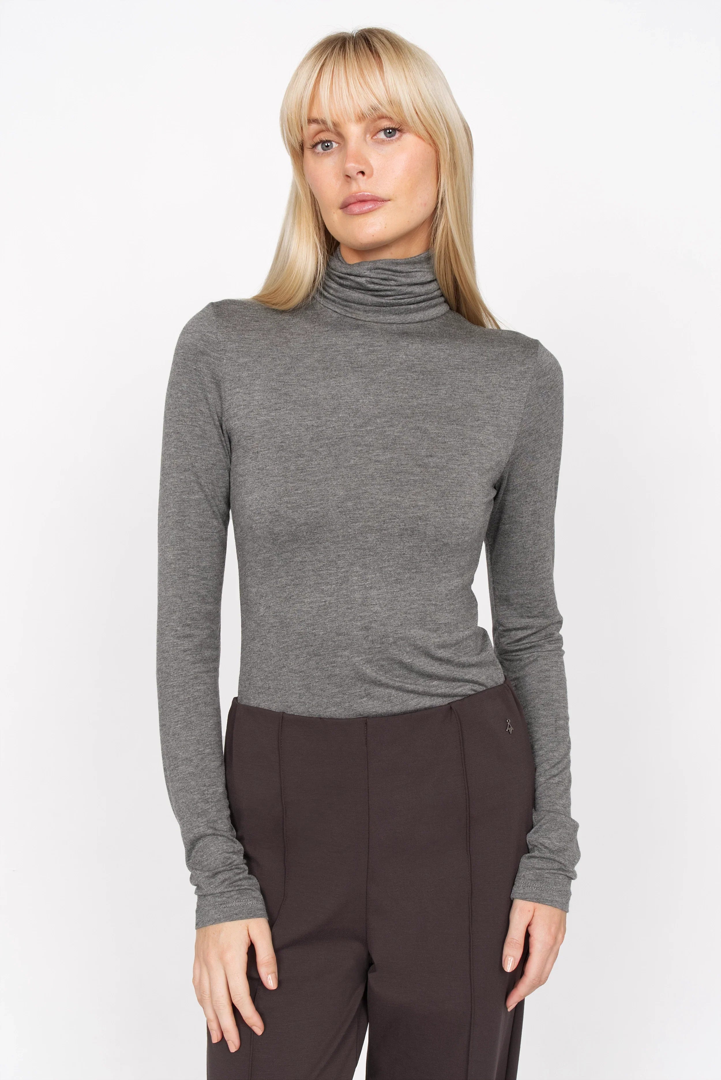 INNEKA Longsleeve graues Rollkragen-Slim-Fit Langarmshirt aus weichem Jersey mit extra langen Ärmeln