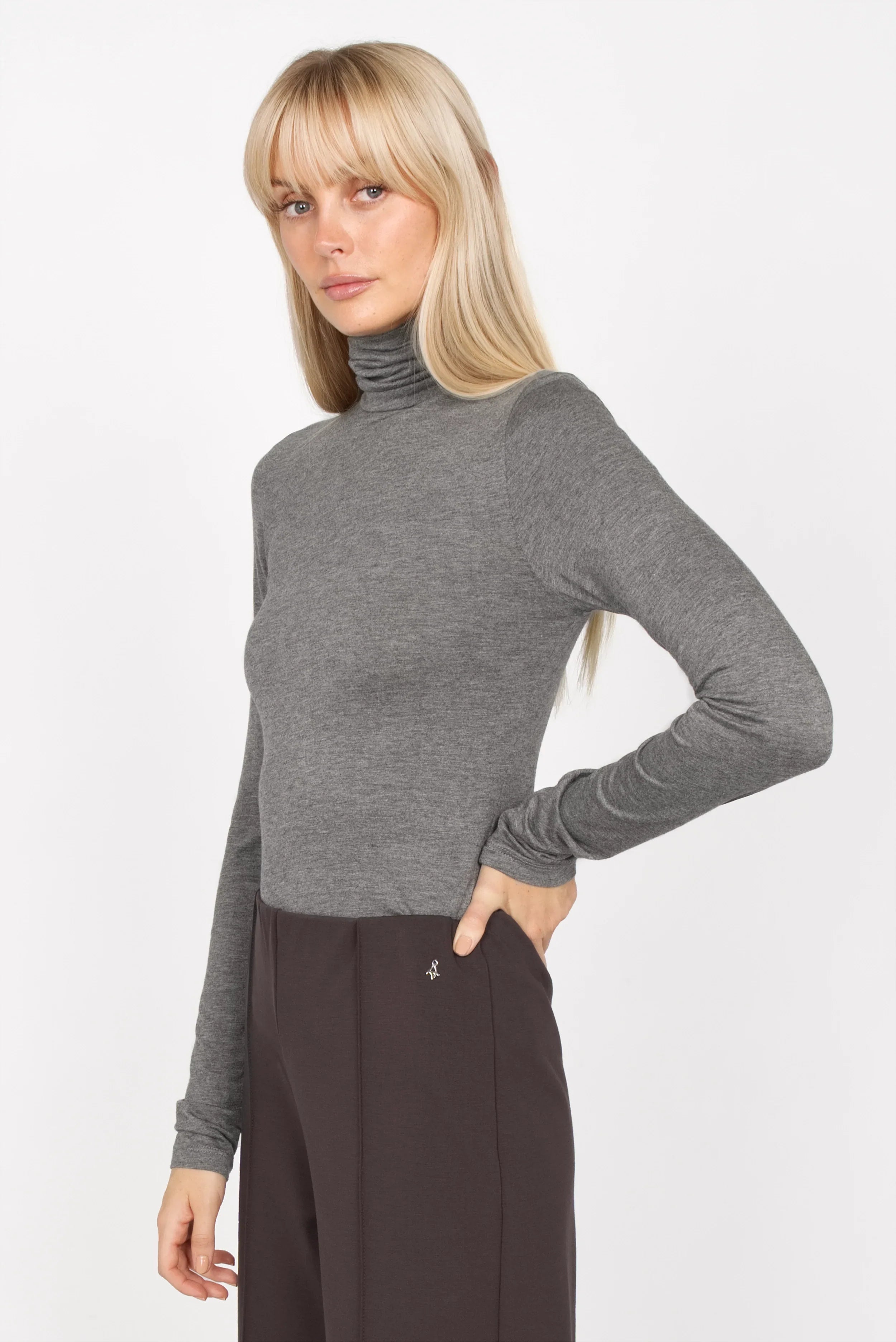 INNEKA Longsleeve graues Slim Fit Rollkragen-Shirt mit extra langen Ärmeln aus weichem Jersey