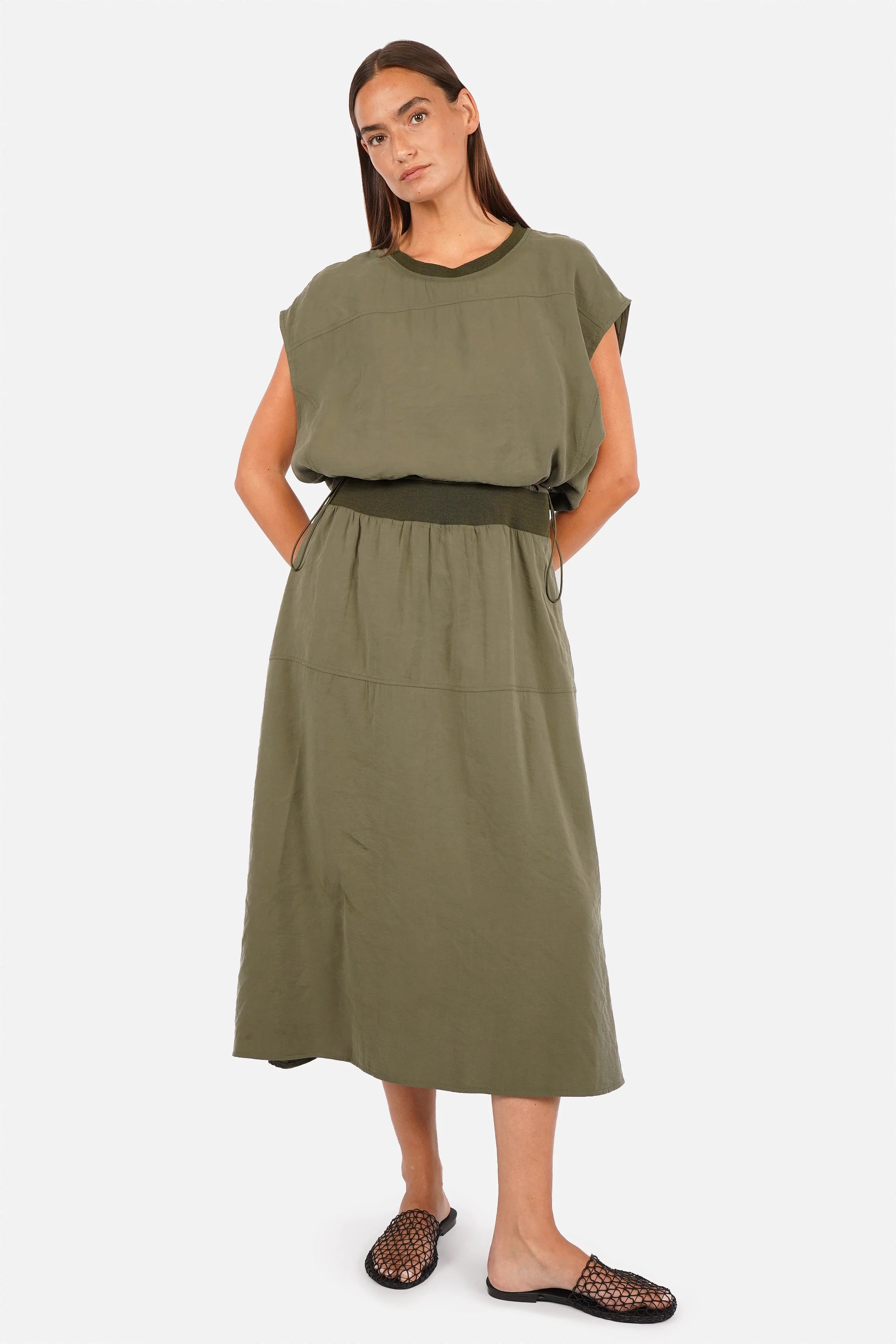 Damen ISKKA Kleid-Set mit weichem Modal-Mix, verstellbaren Trägern und Cropped Oberteil in Midi-Länge