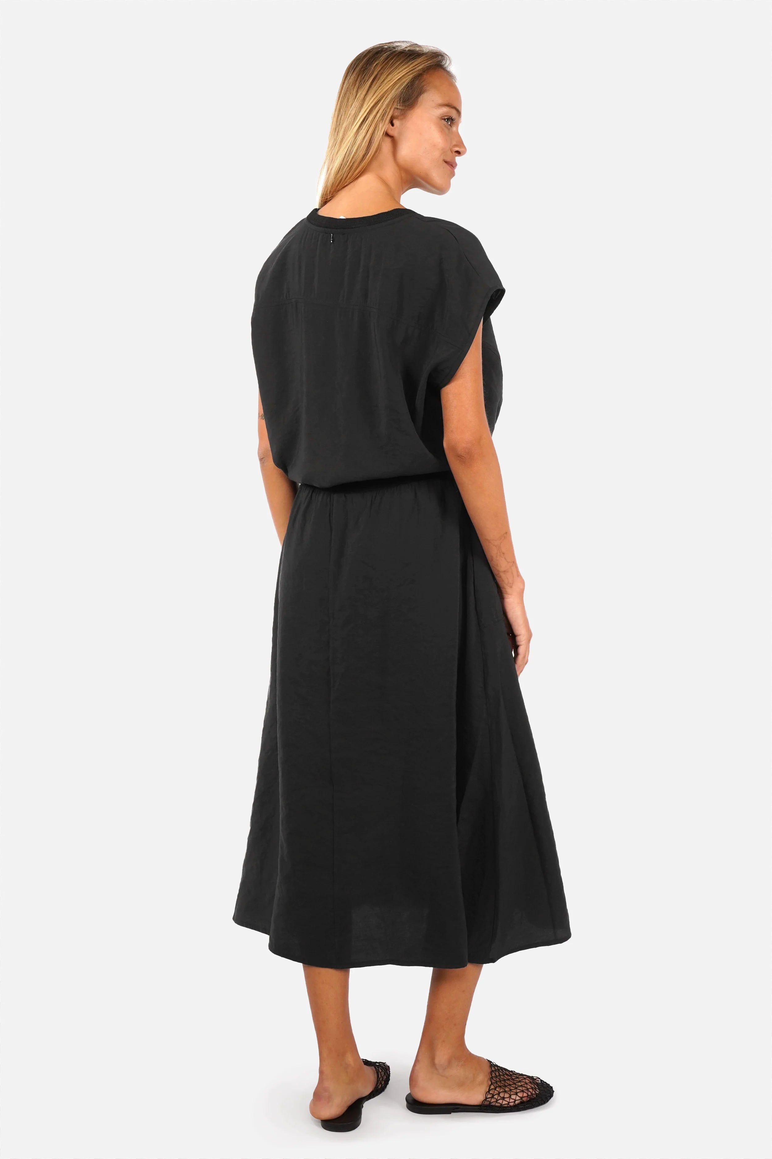 ISKKA Kleid-Set 2-in-1 Kleid und Oberteil aus weichem Modal-Mix in Regular und Cropped Fit