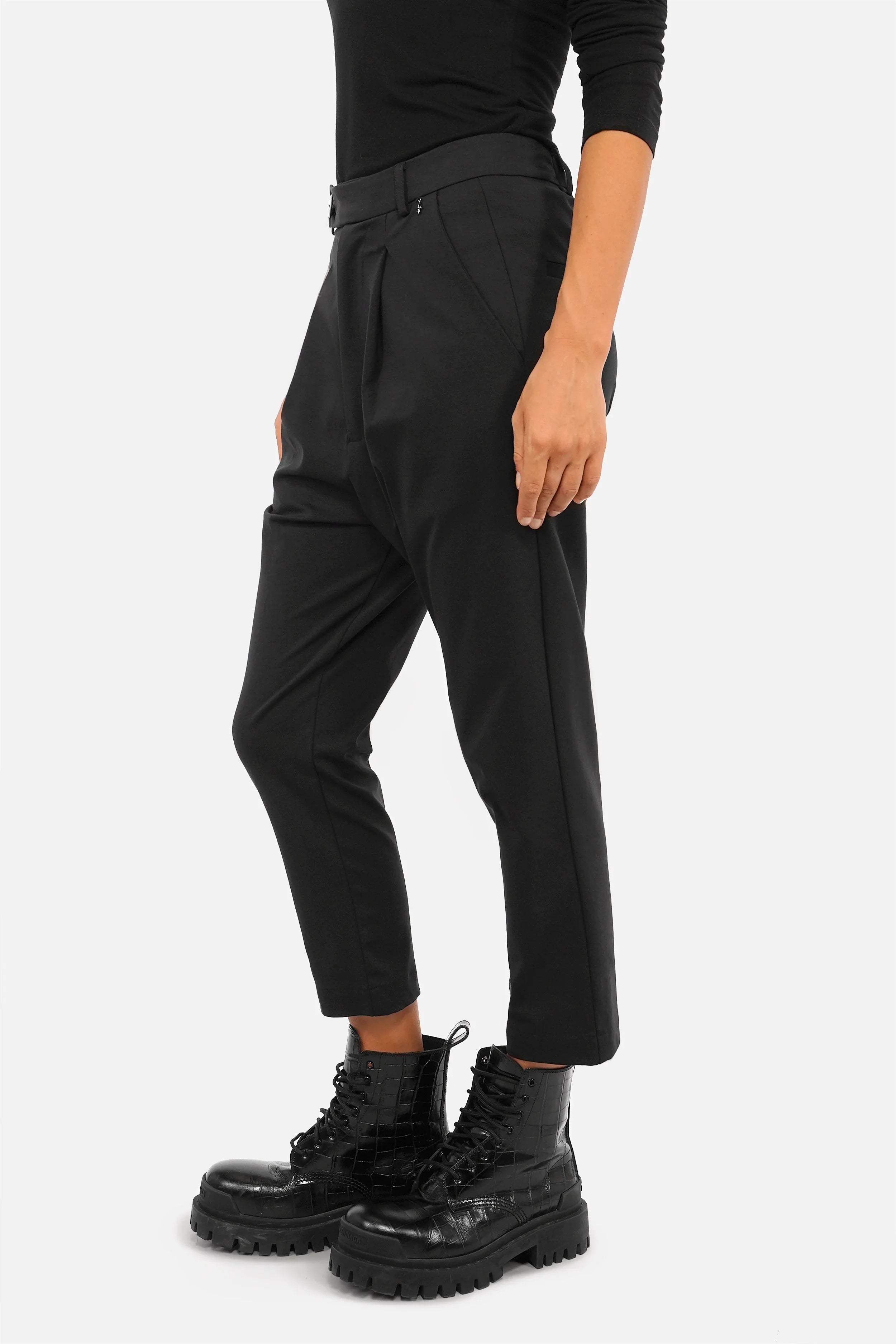 JALDI Cropped Hose mit elastischem Bund, tapered Bein und seitlichen Taschen