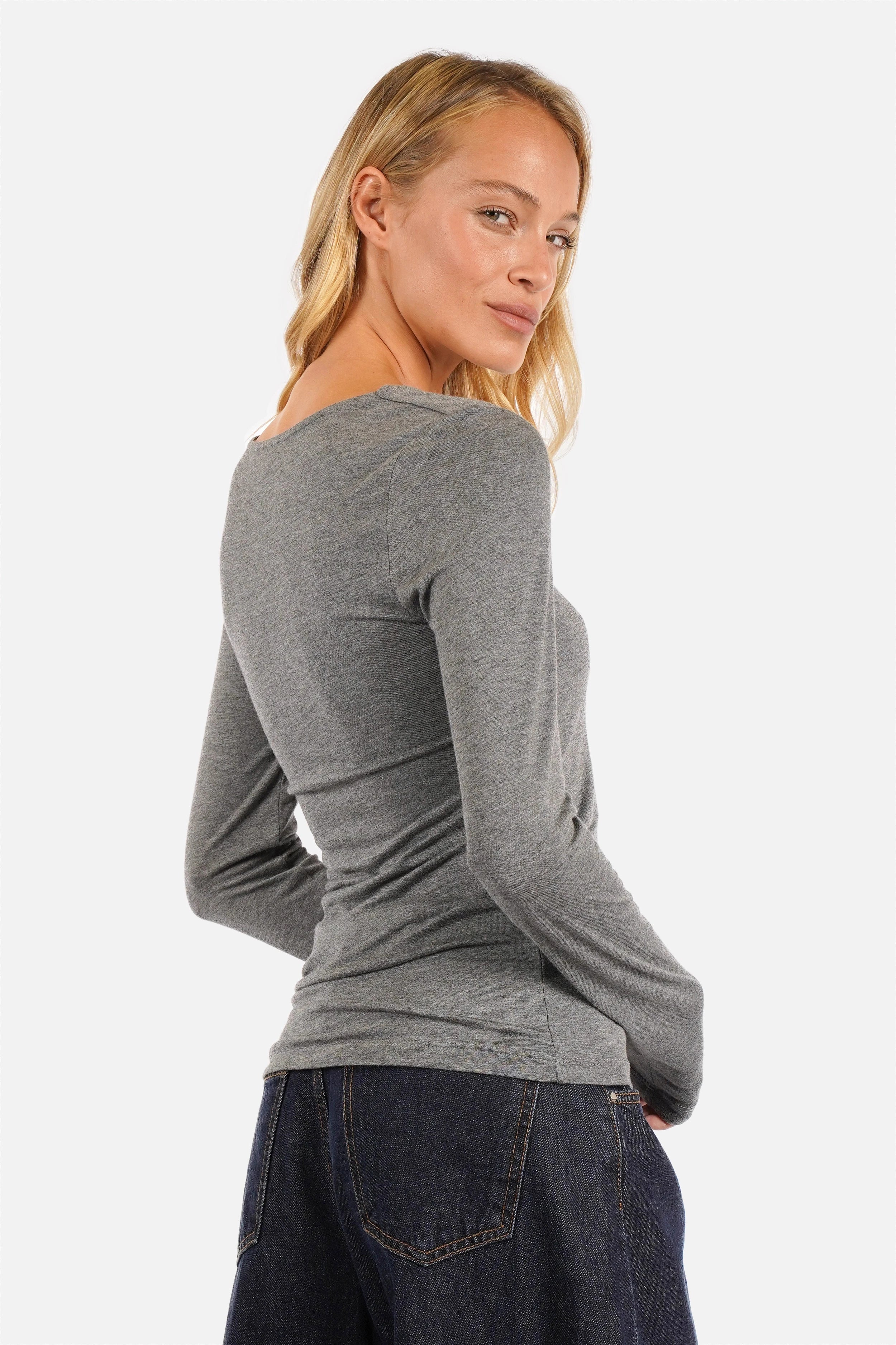 JALYN Longsleeve aus weichem Viskose-Jersey mit U-Boot-Ausschnitt und extra langen Ärmeln