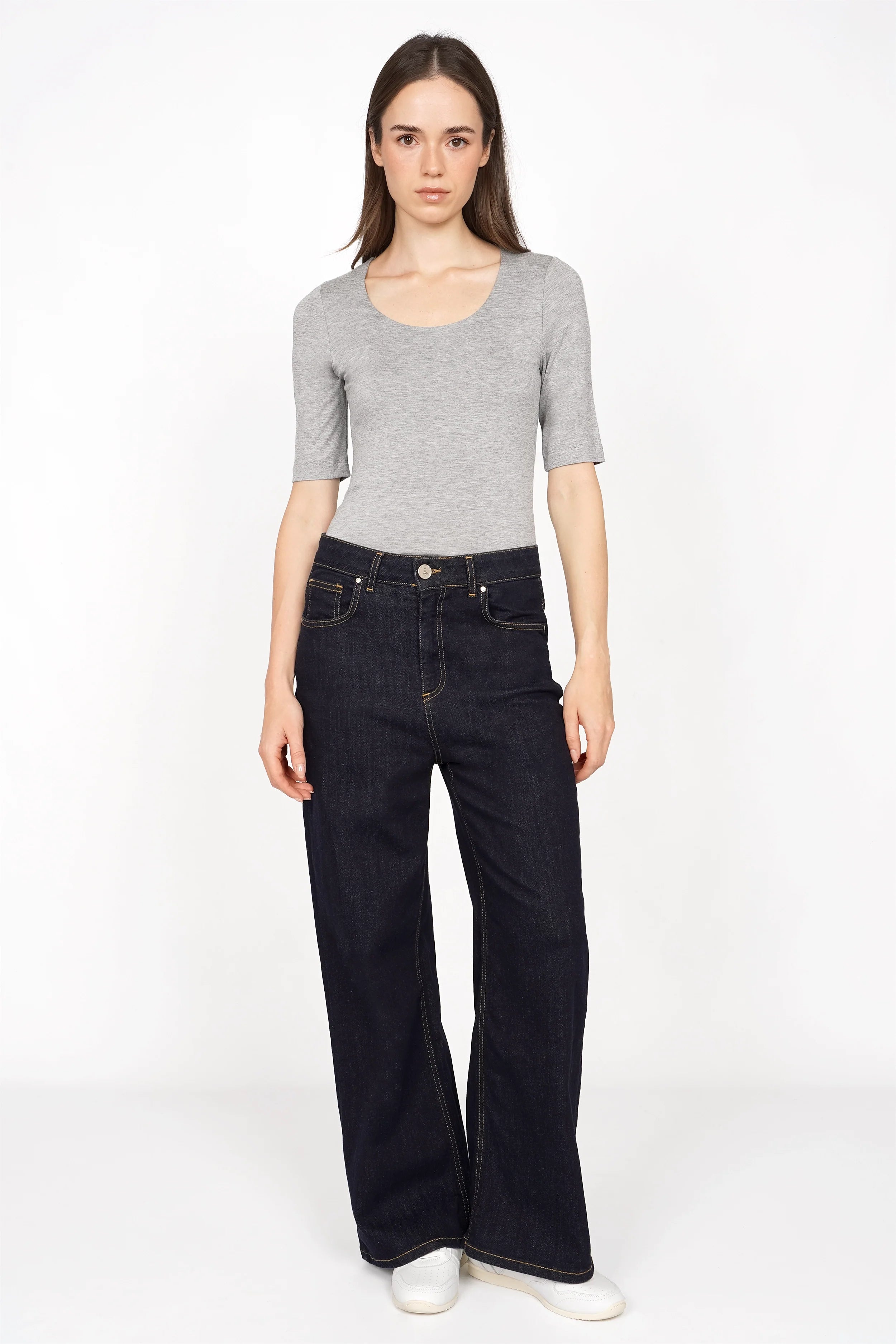 Slim Fit JALYN Shirt mit U-Boot Ausschnitt und halblangen Ärmeln aus weicher Viskose in Grau