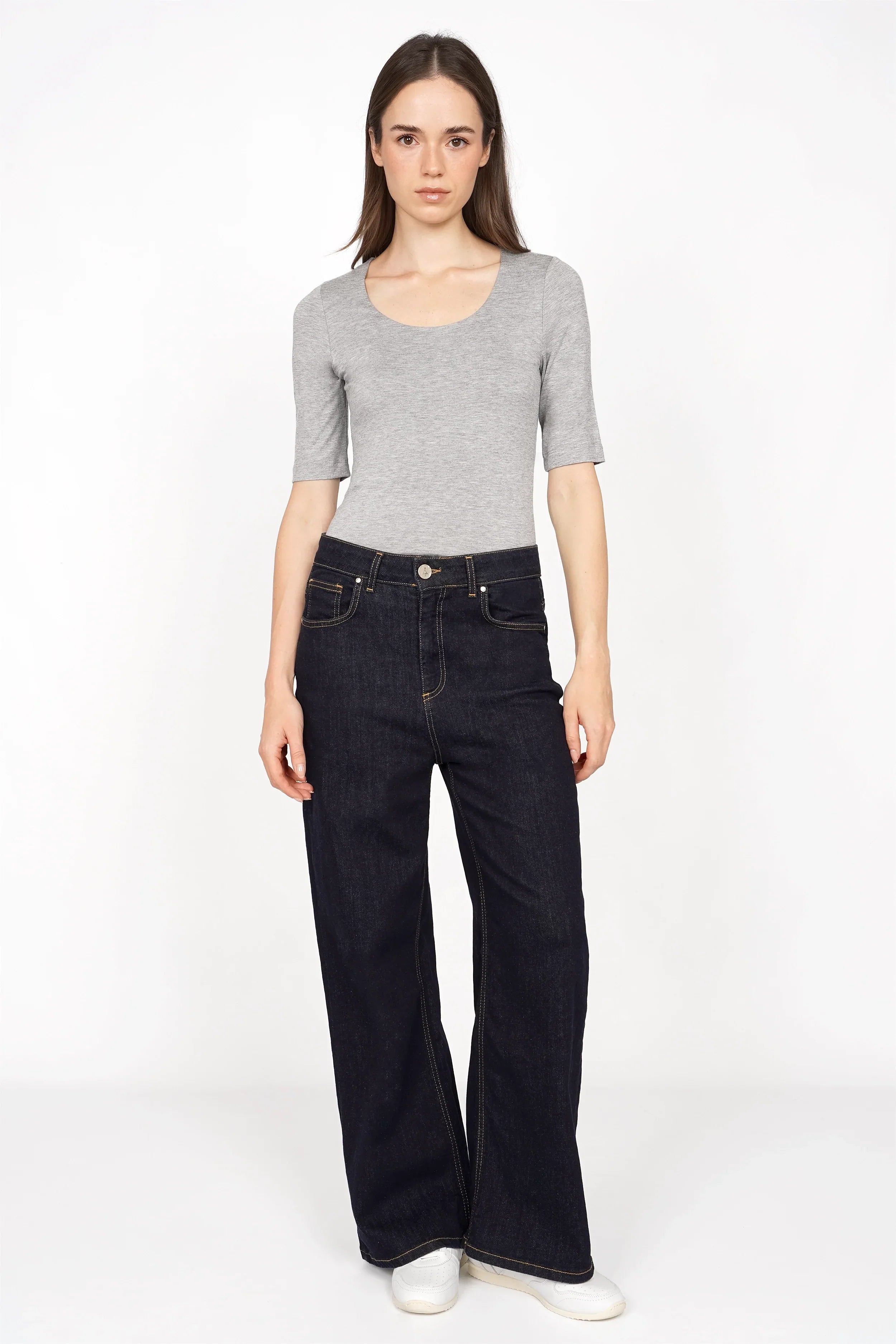 Slim fit JALYN Shirt mit U-Boot Ausschnitt und halblangen Ärmeln aus weicher Viskose in Grau