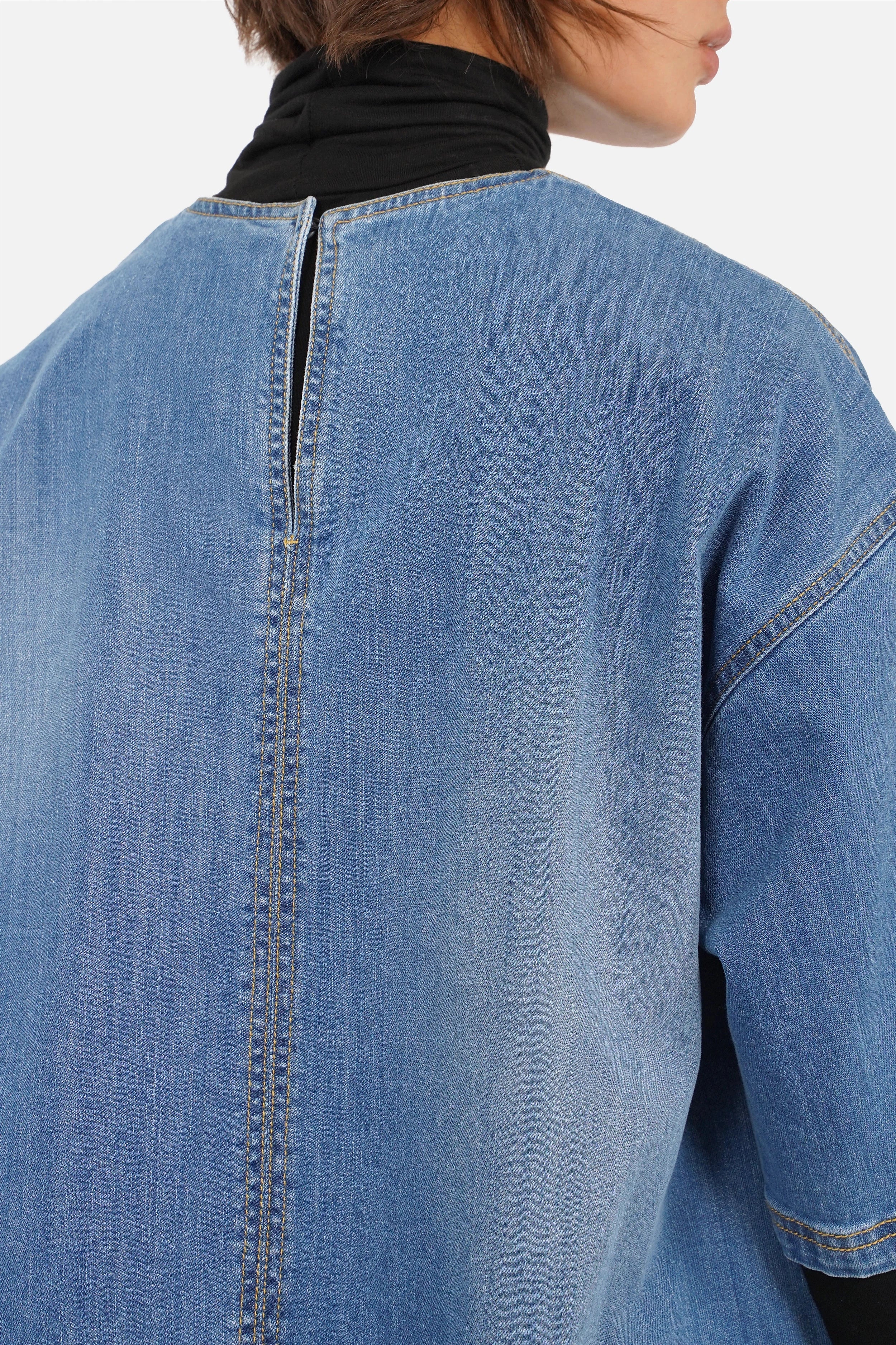 JANTE Denim Bluse aus leichtem Denim mit Used-Waschung und Rundhalsausschnitt