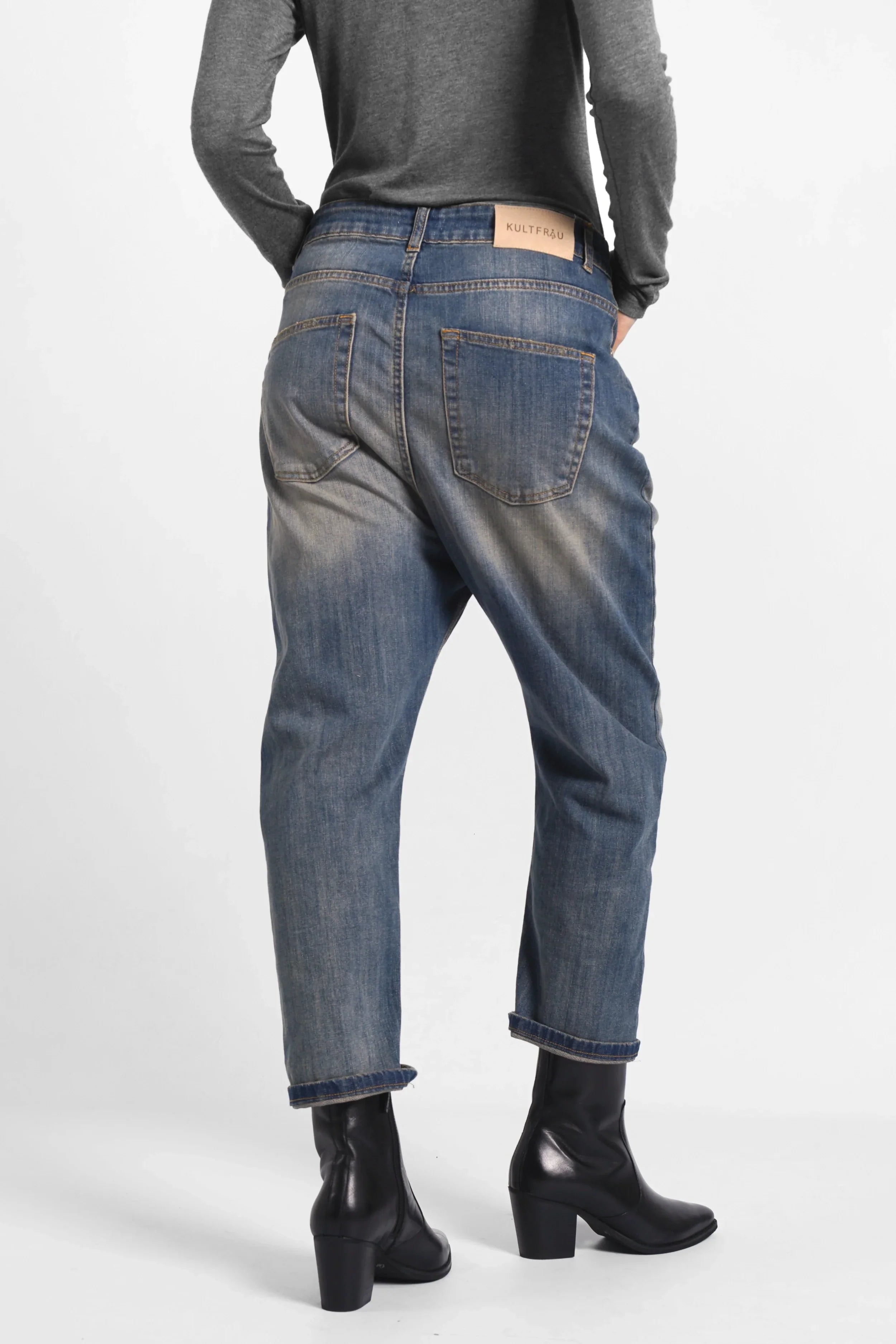 Women's relaxed fit JEANY baggy jeans in desert blue wash with sandblast effect and five-pocket design