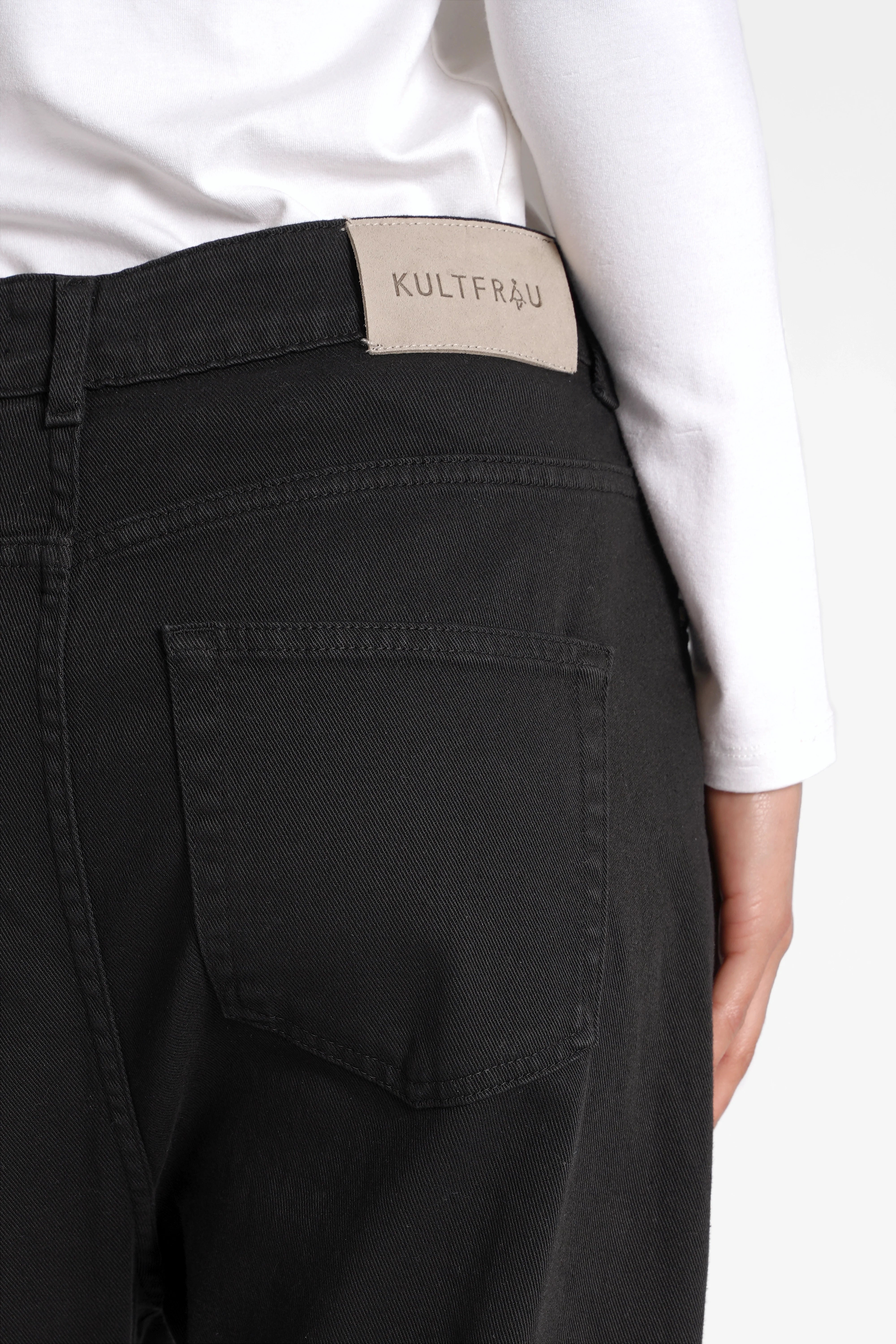 Black baggy jeans with relaxed fit, high-quality colored denim, rear pocket, and belt loop detail