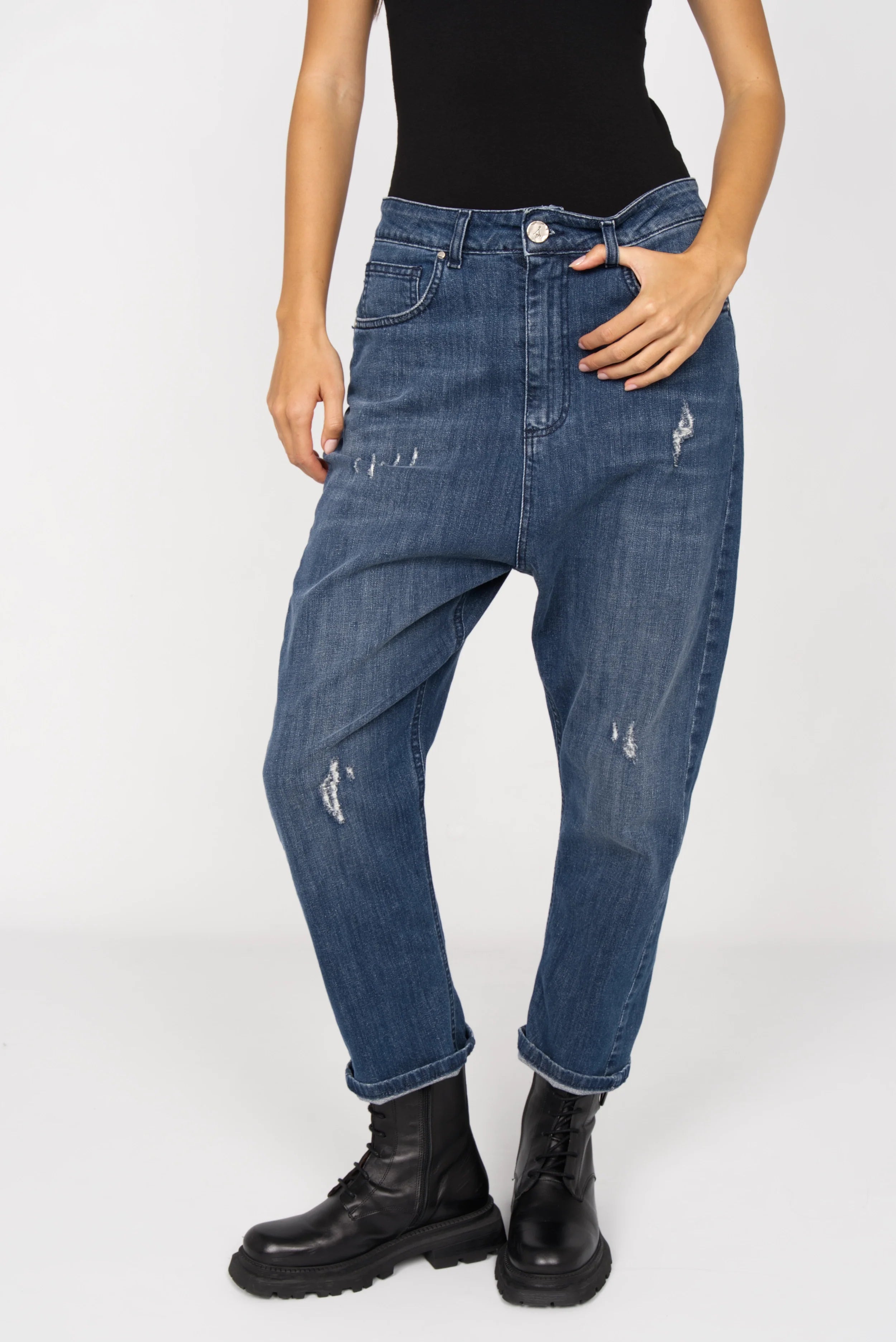 Jeany Baggy Jeans in mittelblauer Waschung mit Used-Effekten und relaxed Fit