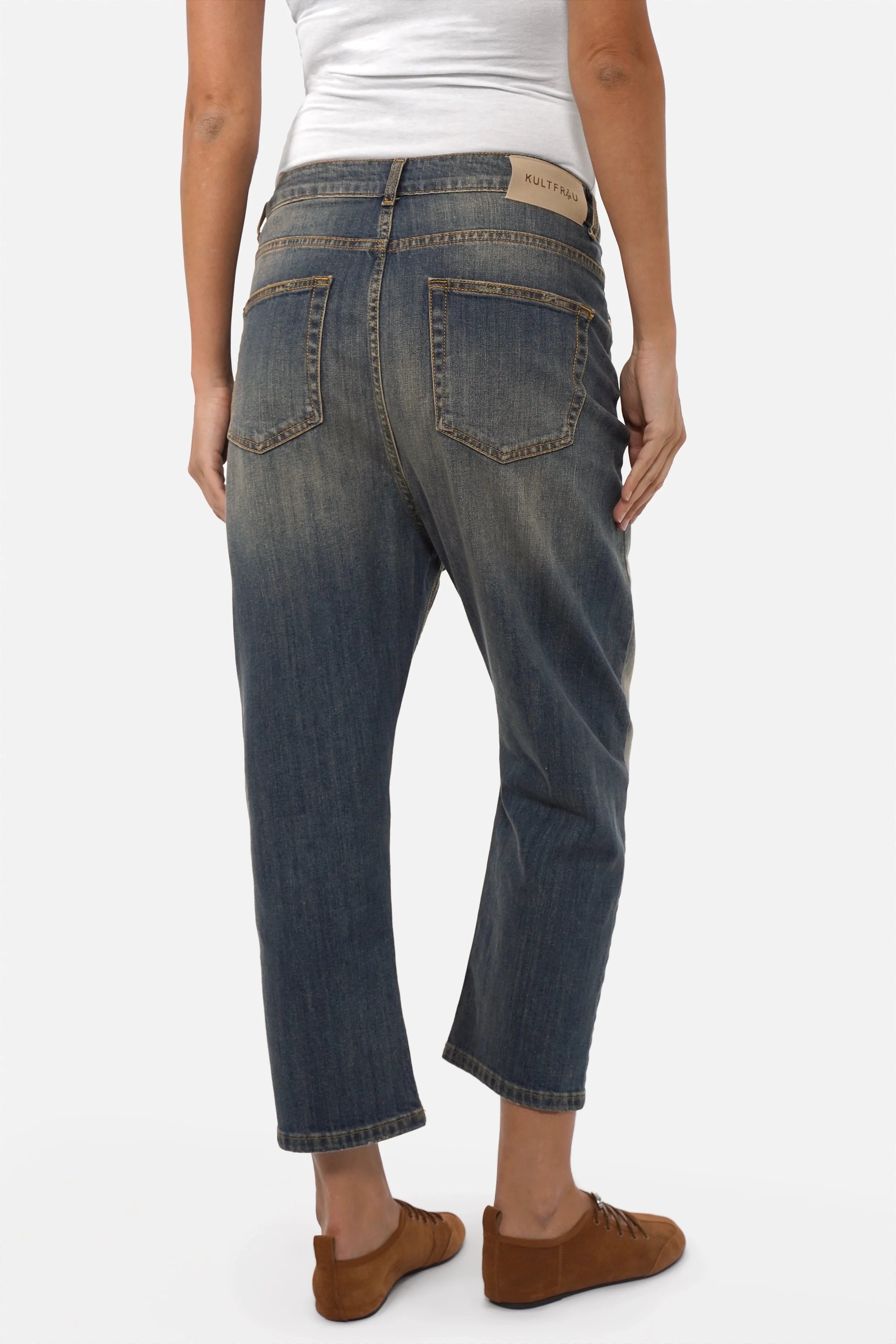 Locker sitzende JEANY Baggy Jeans in Desert Blue mit Boyfriend-Look und Gürtel, leichte Denimqualität, gefertigt in Italien