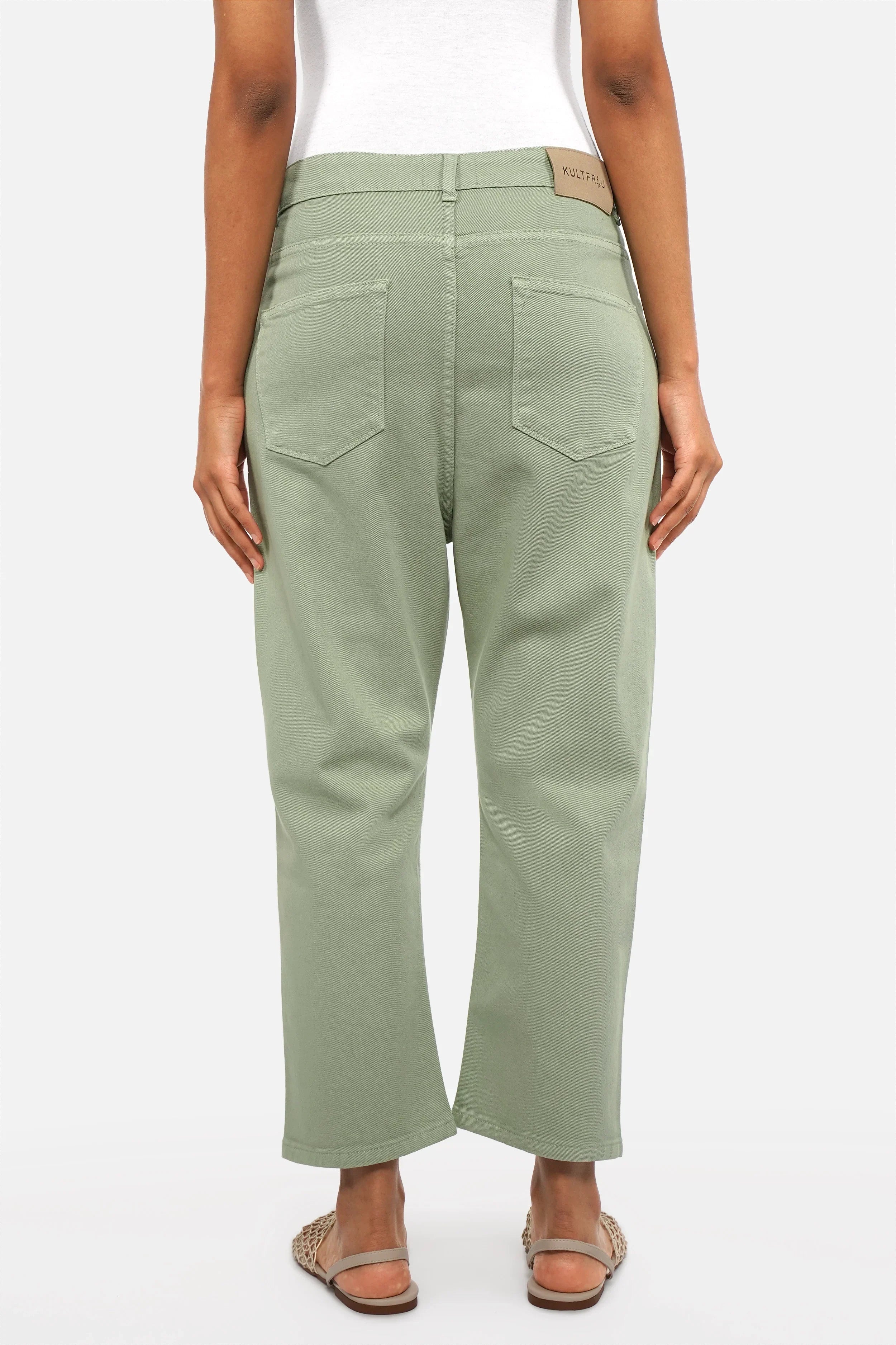 Jeanshose Jeany Baggy Jeans in lockerem Boyfriend-Stil mit Gürtel und 5-Pocket-Design in Coloured Denim