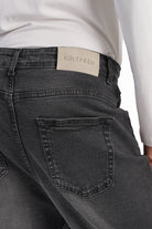 Dunkle JEANY Baggy Jeans mit destroyed Waschung und relaxed Fit, tiefer Schritt, 5-Pocket-Design, Made in Italy.