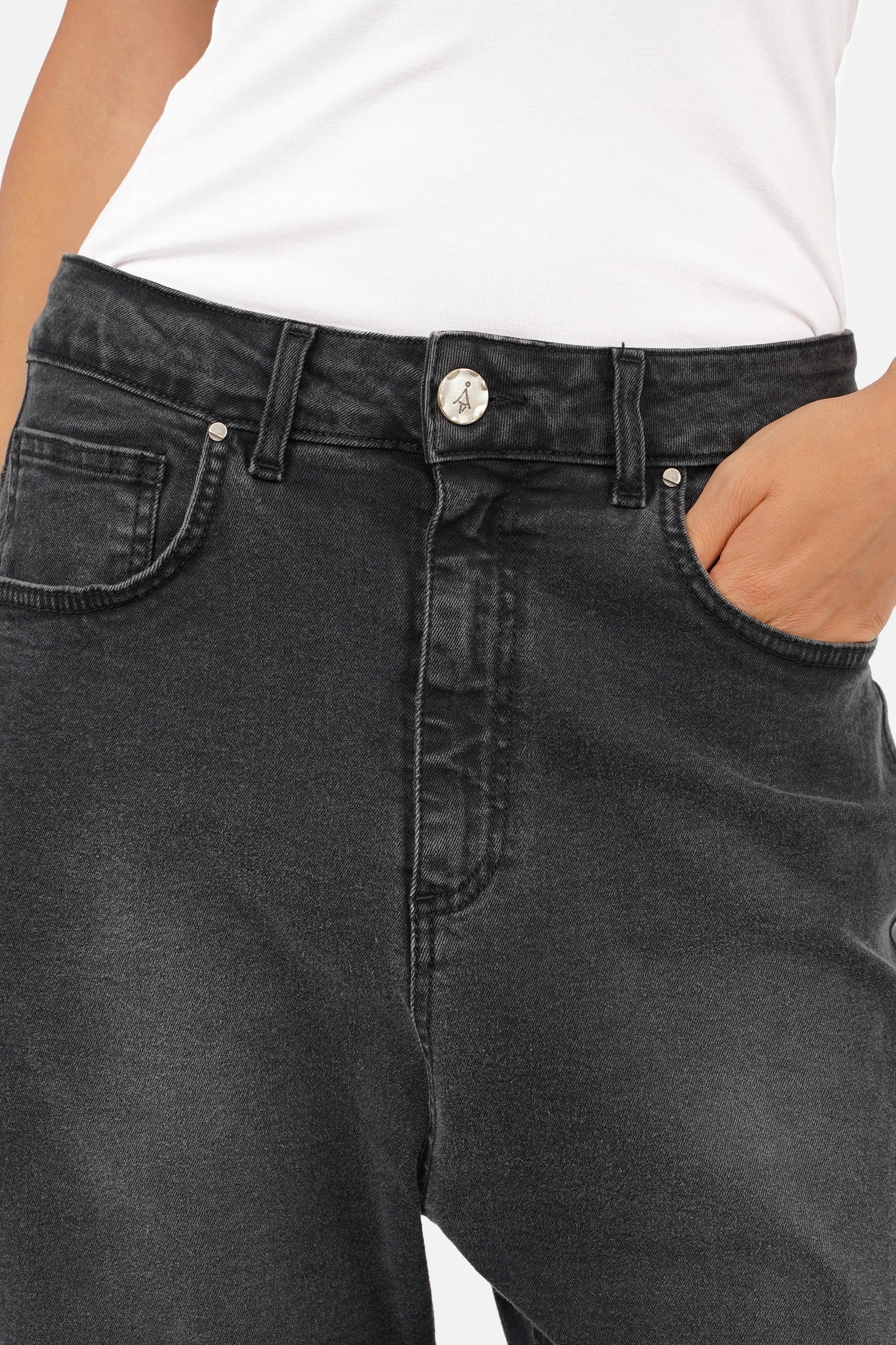 JEANY Baggy Jeans in Faded Black mit Boyfriend-Look und relaxed Fit, locker geschnitten mit tiefem Schritt und Stretch-Denim.