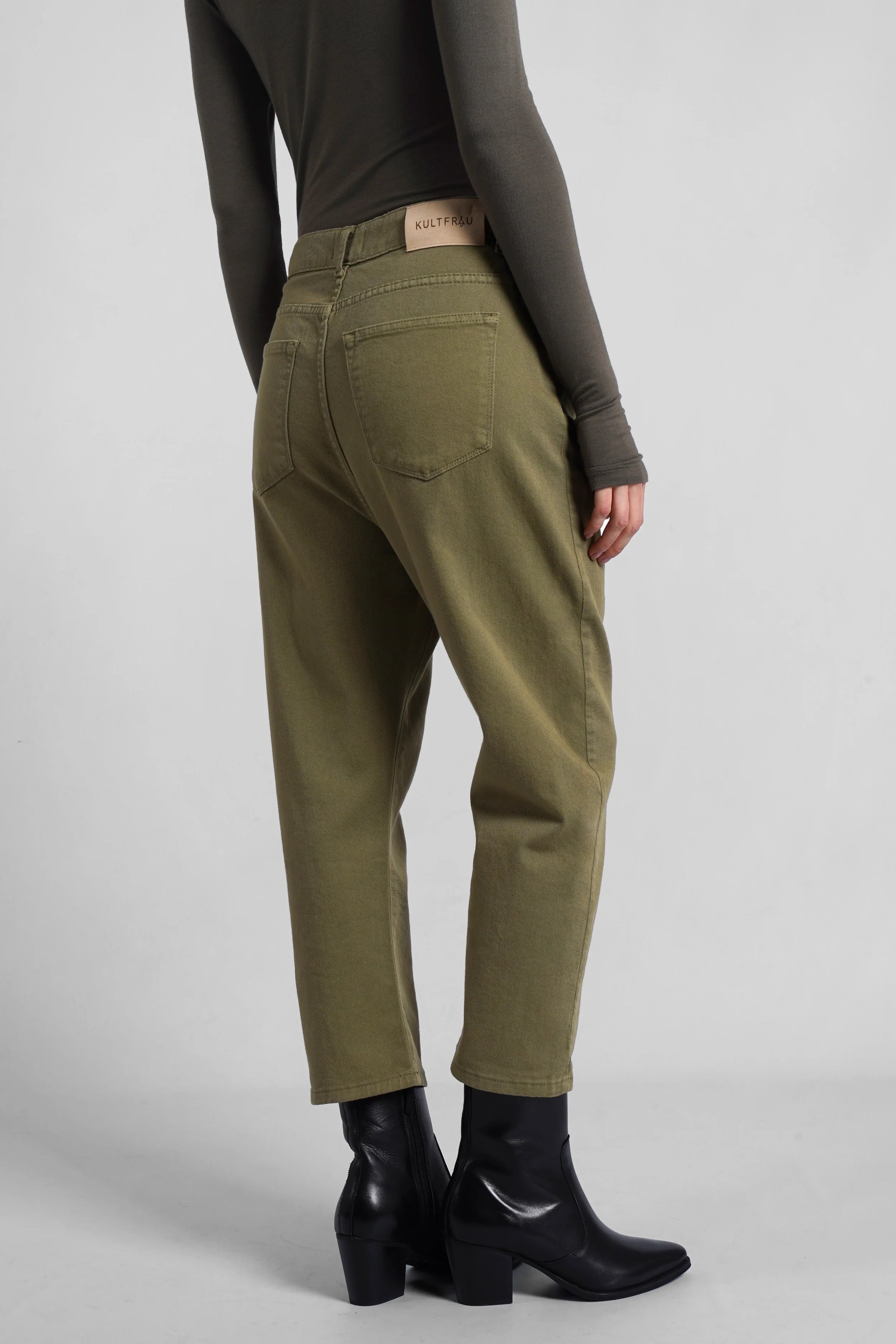 Jeany Baggy Jeans relaxed fit olive green colored denim with deep crotch and 5-pocket style