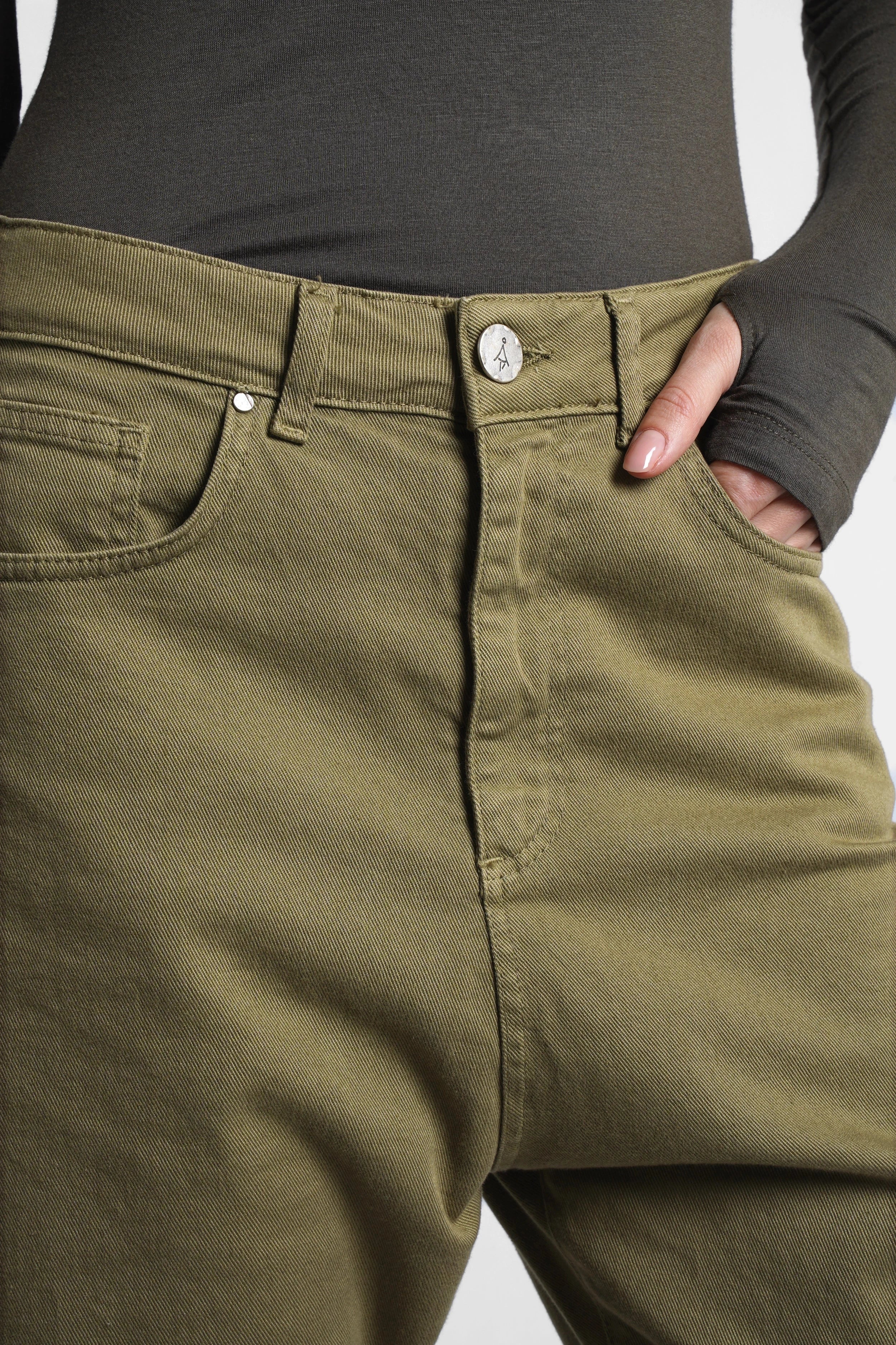 Close-up of olive green Jeany Baggy Jeans with relaxed fit and 5-pocket design worn with black top