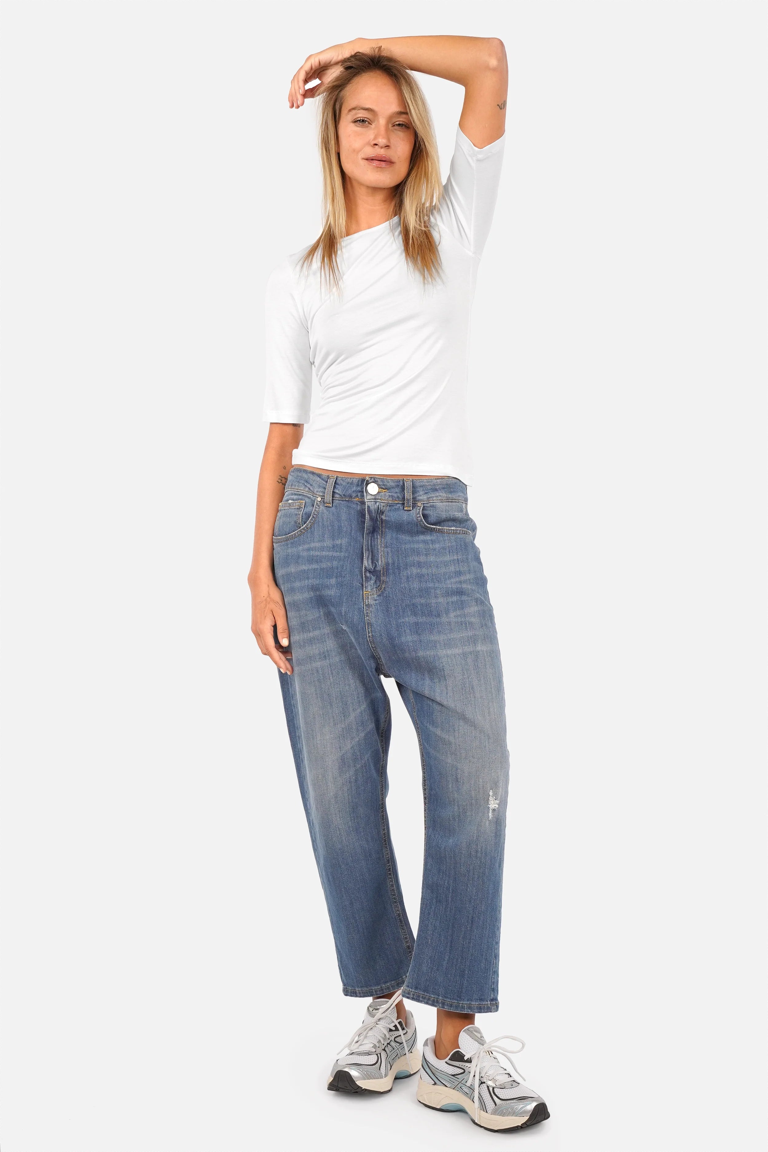 JEANY Baggy Jeans mittelblaue Waschung entspannter Boyfriend-Look lockerer Sitz Bund und Hüfte