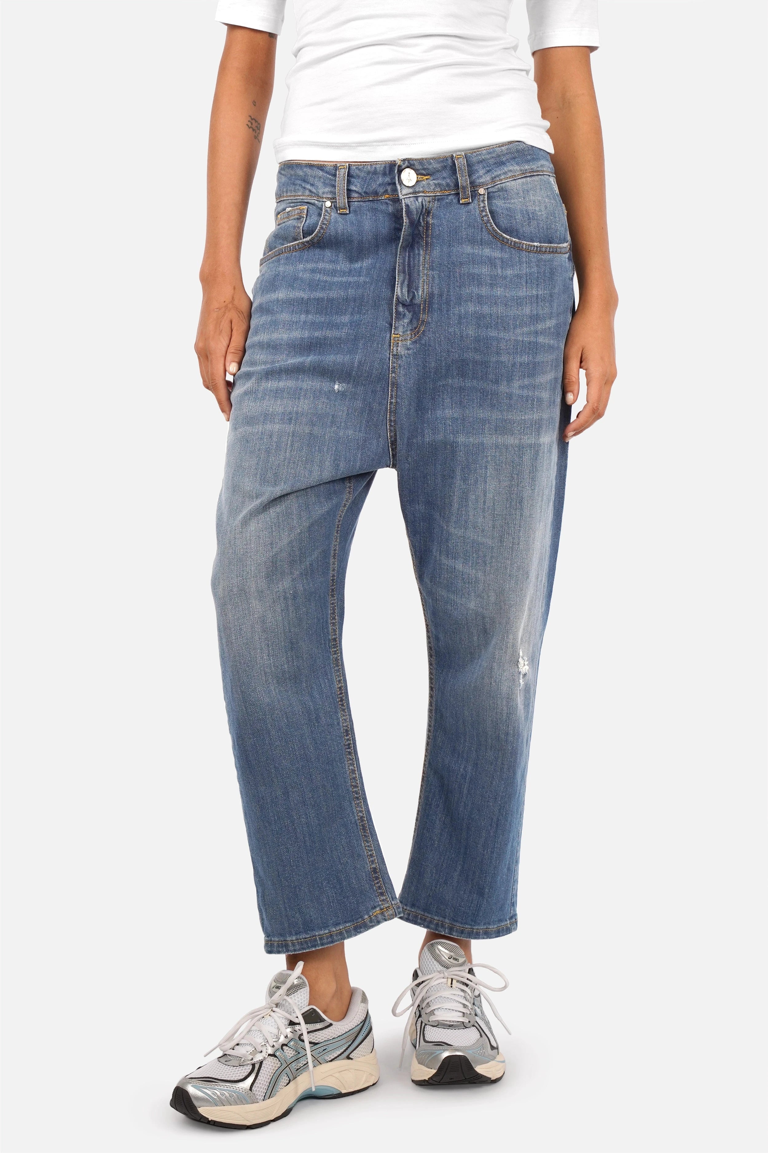 JEANY Baggy Jeans locker geschnitten mit tiefem Schritt und mittelblauer Waschung
