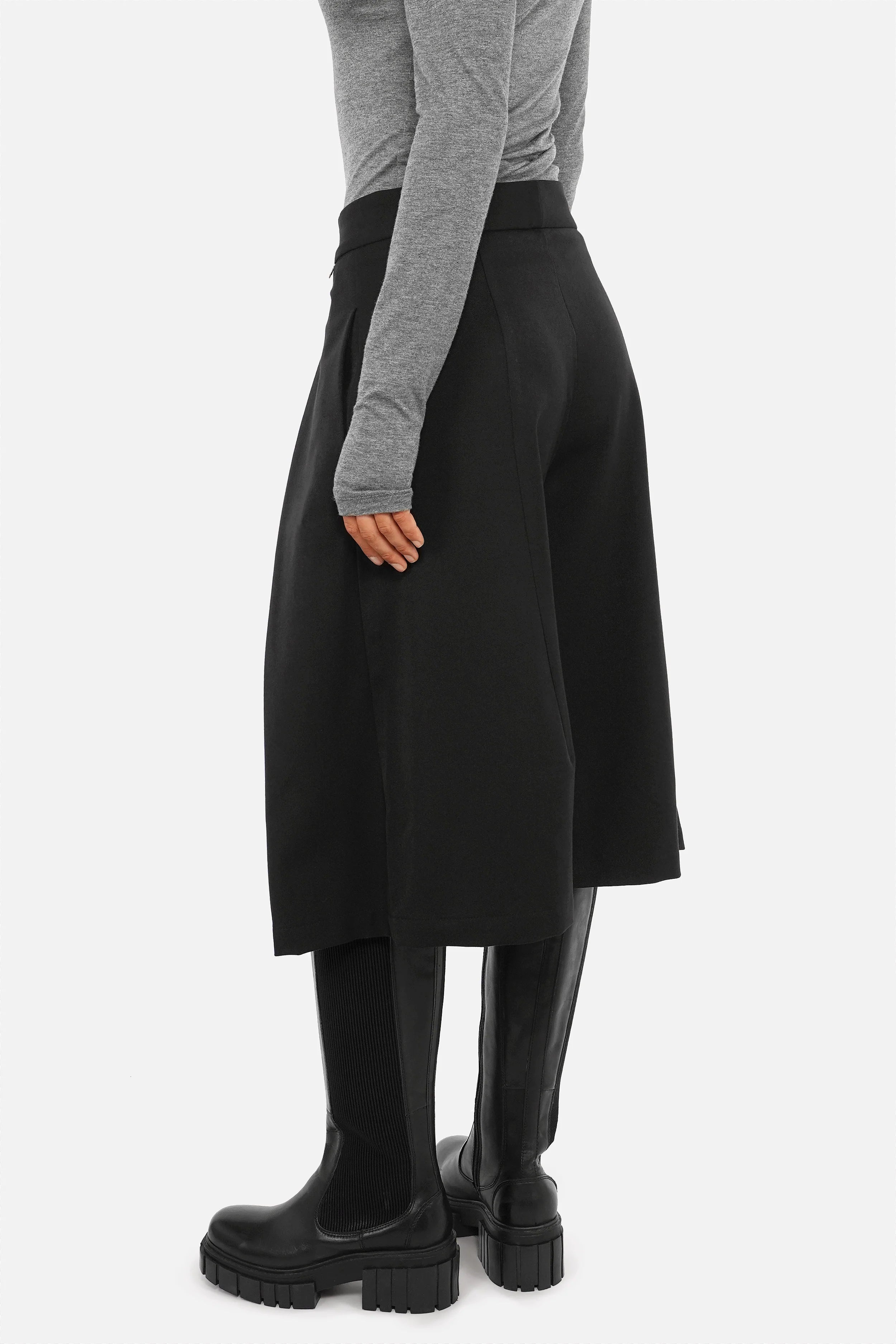JEDA Culotte aus feiner Viskose mit hohen Bundfalten und weitem Bein in relaxter Passform