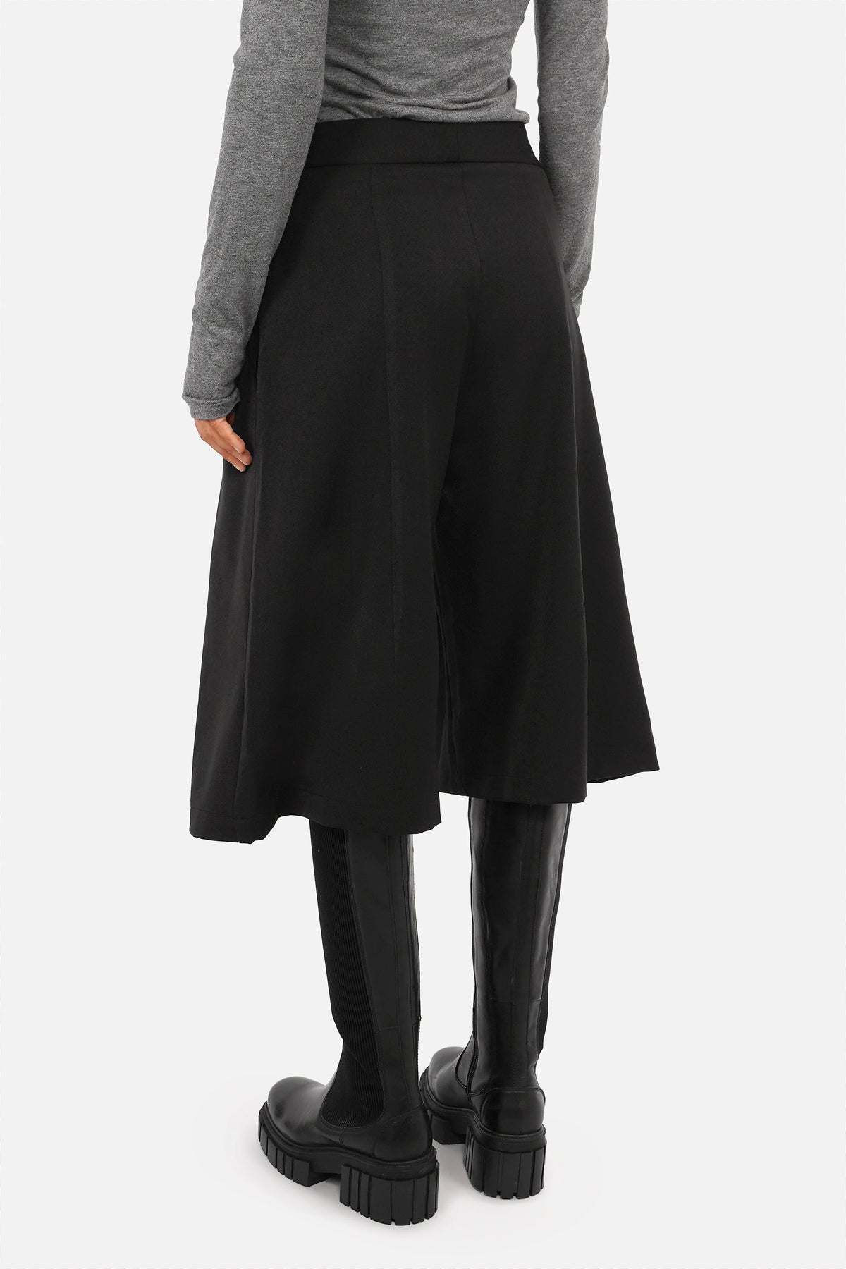 JEDA Culotte in glatter Webqualität mit tiefem Bundfalten und weitem Bein