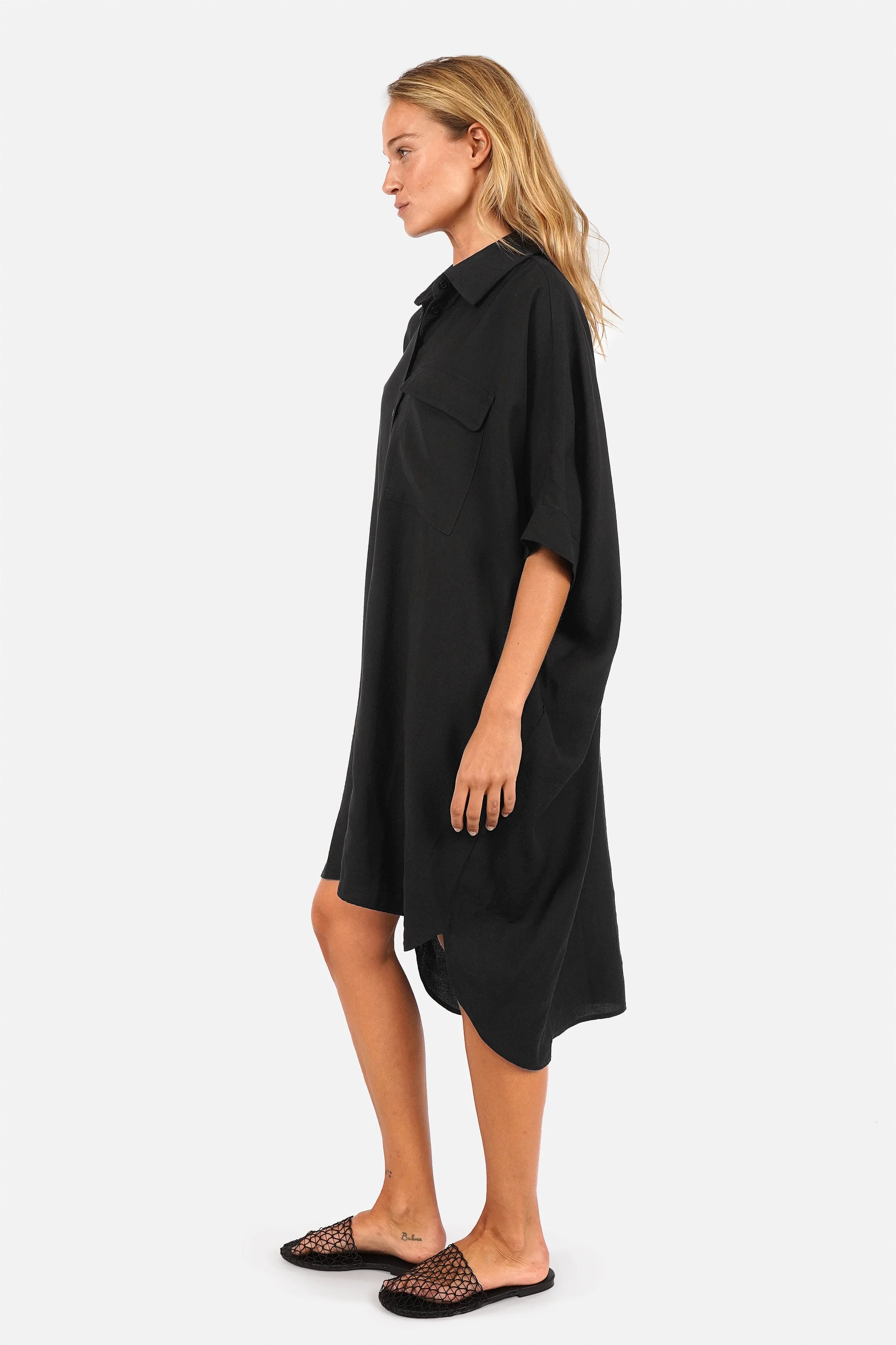 Oversized Hemdkleid JELISSA aus weicher Viskose mit Fledermausärmeln und Hemdkragen