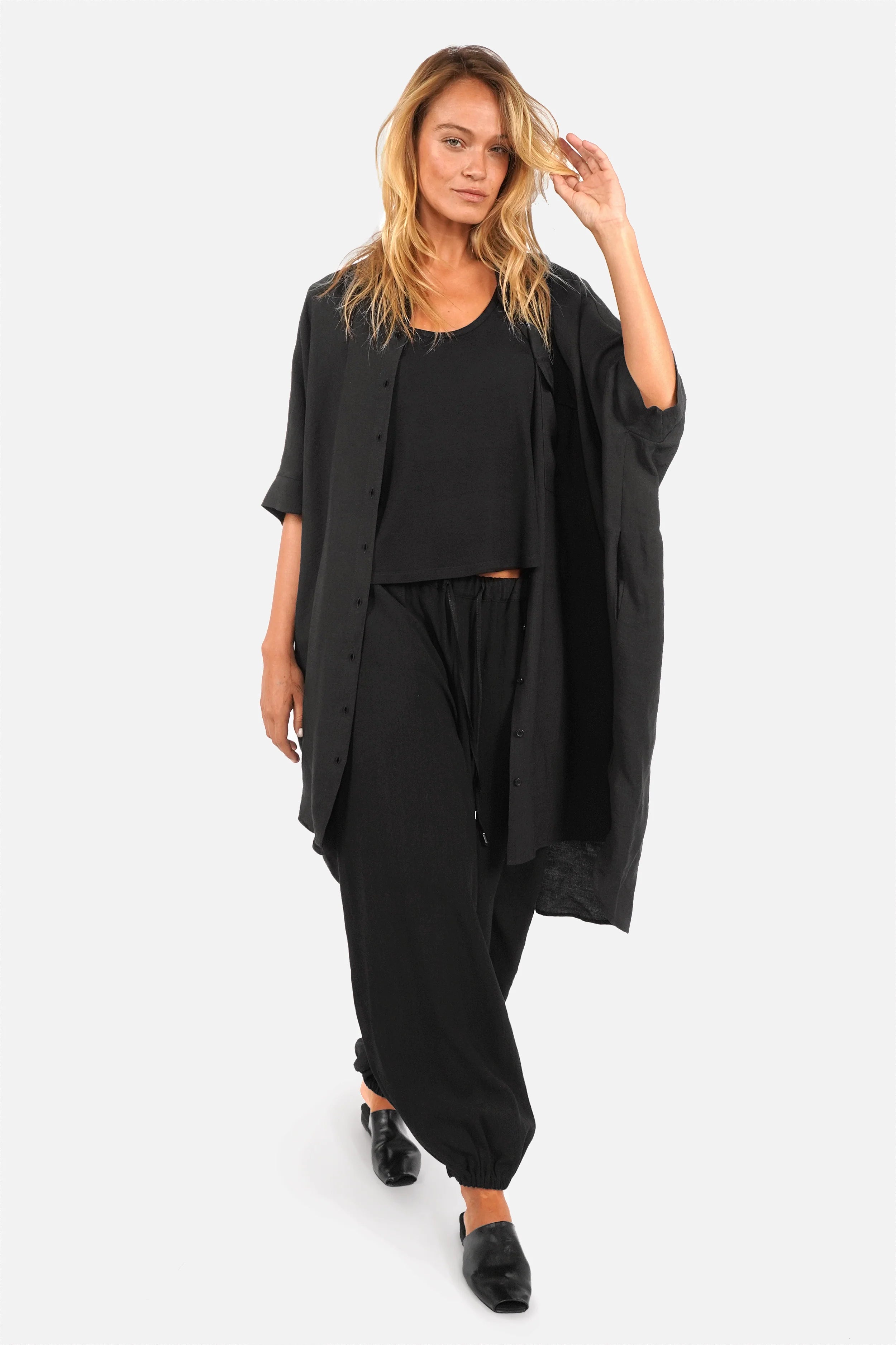 Oversized JELISSA Hemdkleid aus weich fließender Viskose mit Hemdkragen, Fledermausärmeln und seitlichen Eingriffstaschen