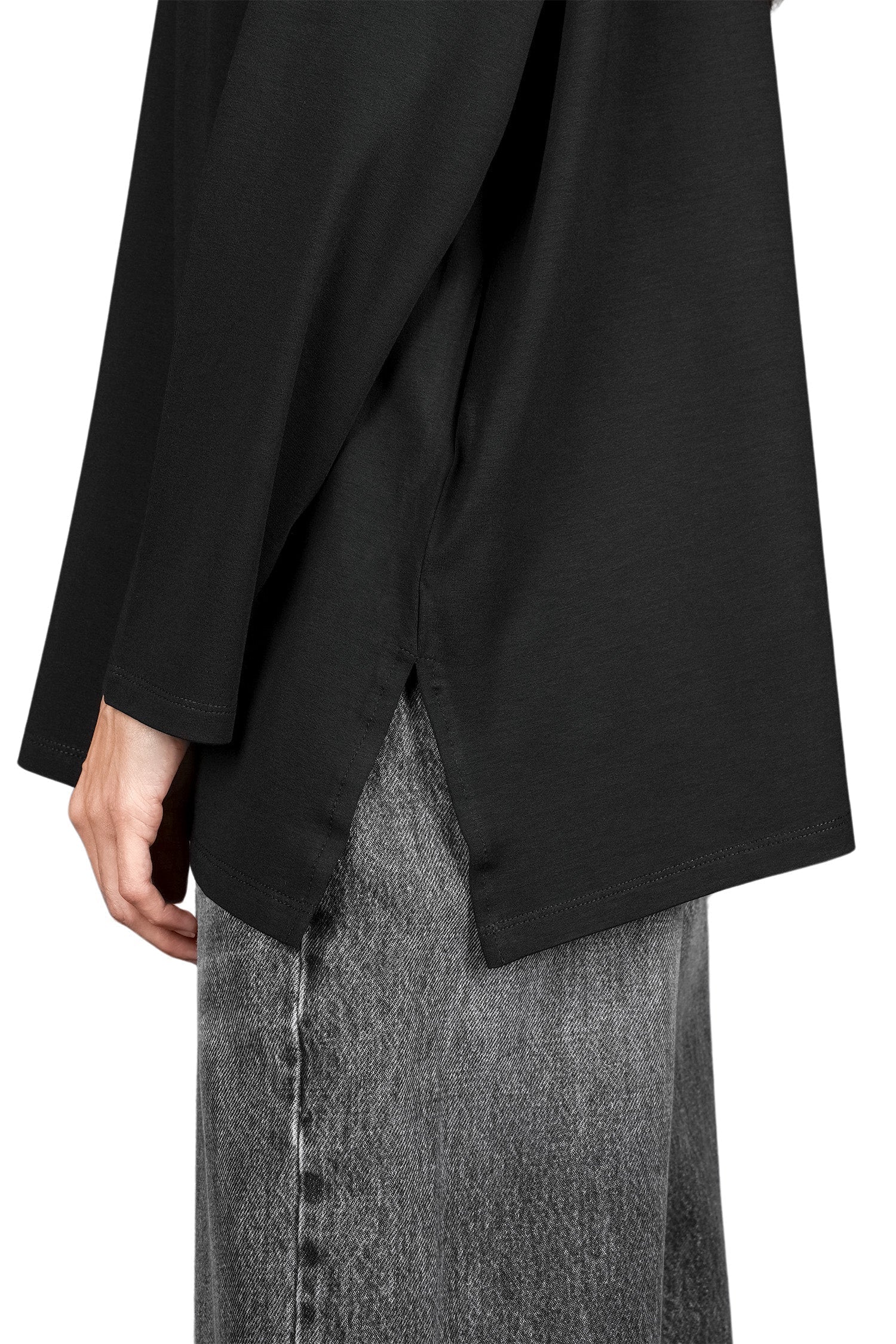 JENEN Oversized Longsleeve black soft jersey-viscose with side slits and dropped shoulders