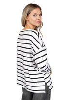 JENEN Oversized Longsleeve in Streifenoptik, weicher Jersey-Viskose, weiter Rundhalsausschnitt, überschnittene Schultern.