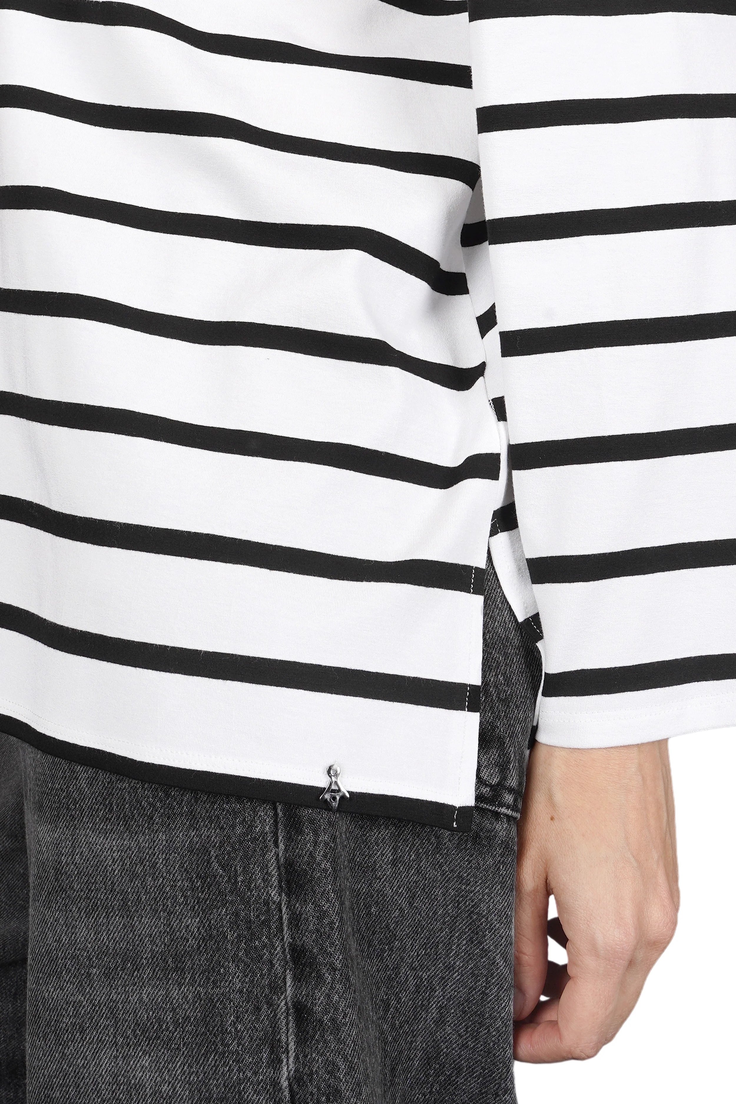 JENEN Oversized Longsleeve mit Streifenmuster, weichem Jersey, lockerer Passform und seitlichen Schlitzen.