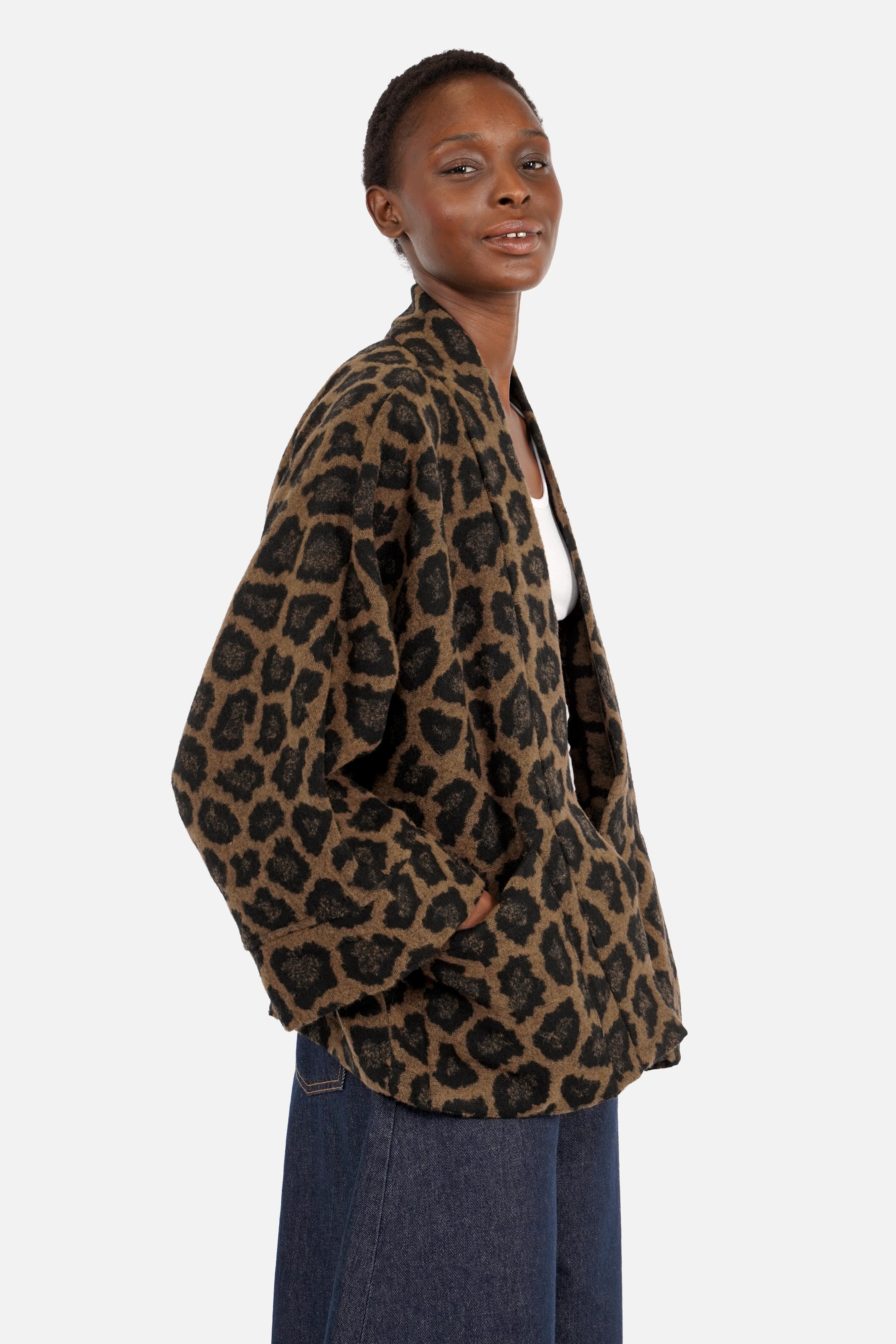 JINA Kimono-Jacke in Leo-Jacquard mit weitem Schnitt und großen Taschen