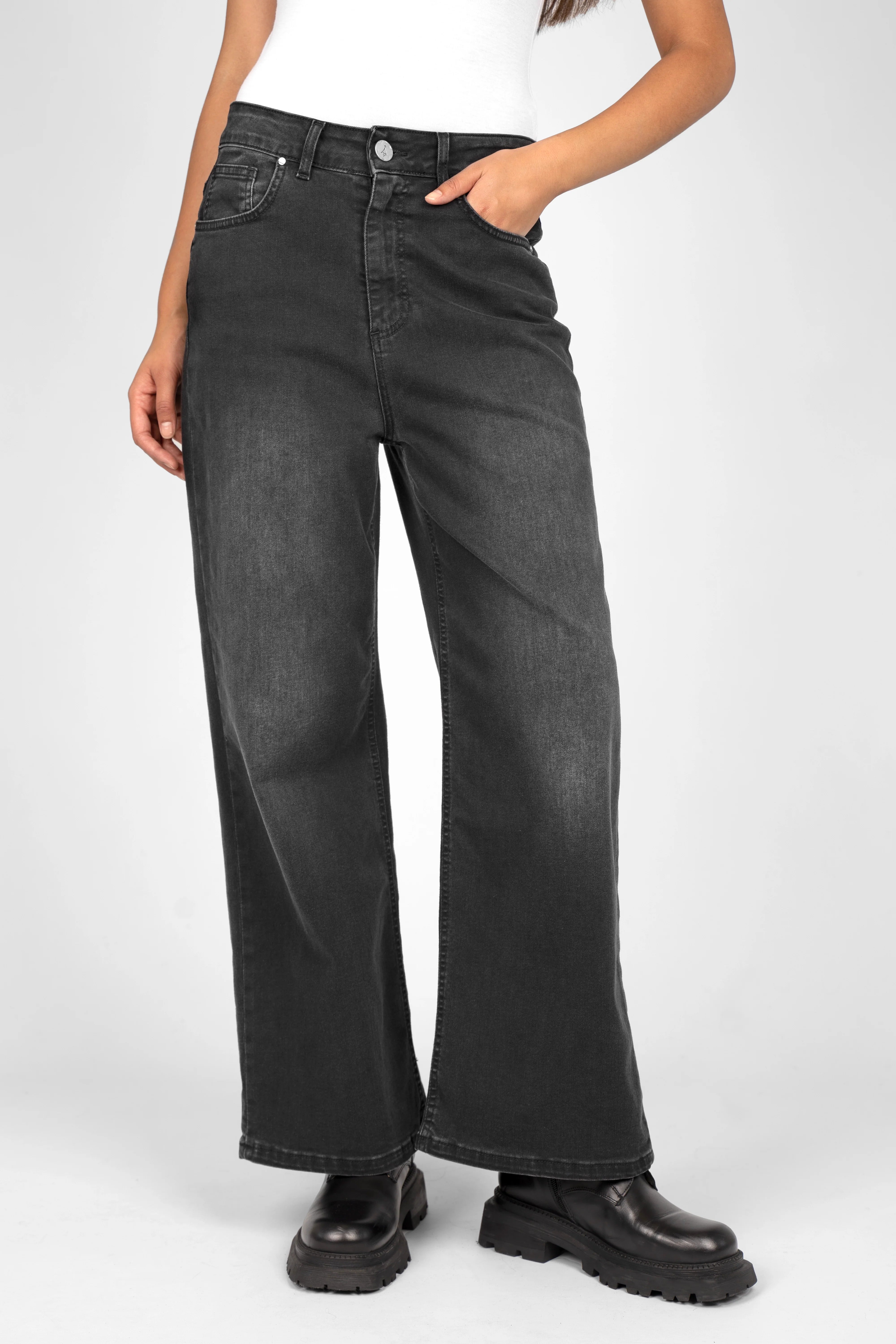 Black JOOSY wide leg jeans with relaxed fit and normal waist, styled with black boots.