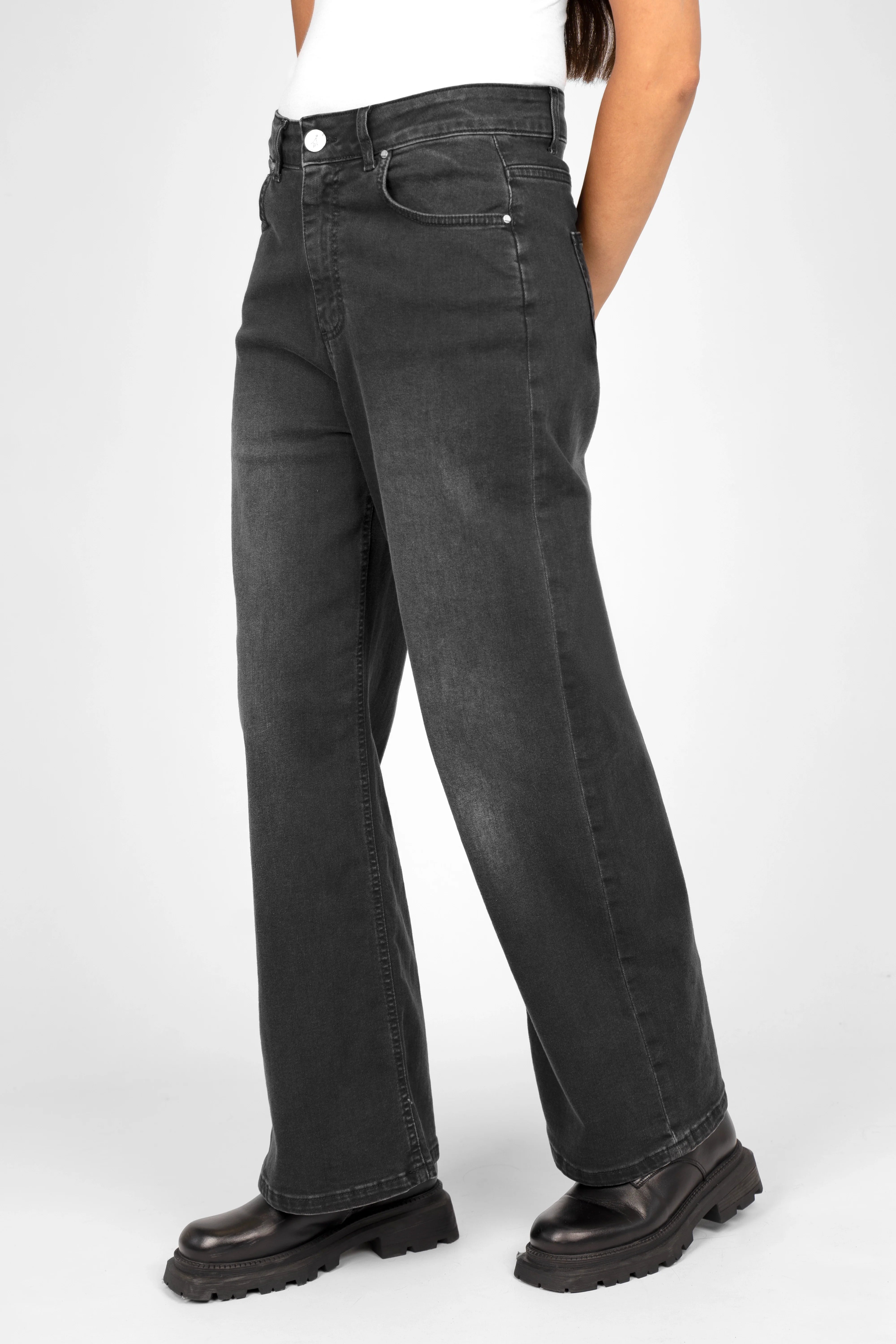 JOOSY Wide Leg Jeans in black with relaxed fit, mid-rise waist, and wide legs, styled with black boots.