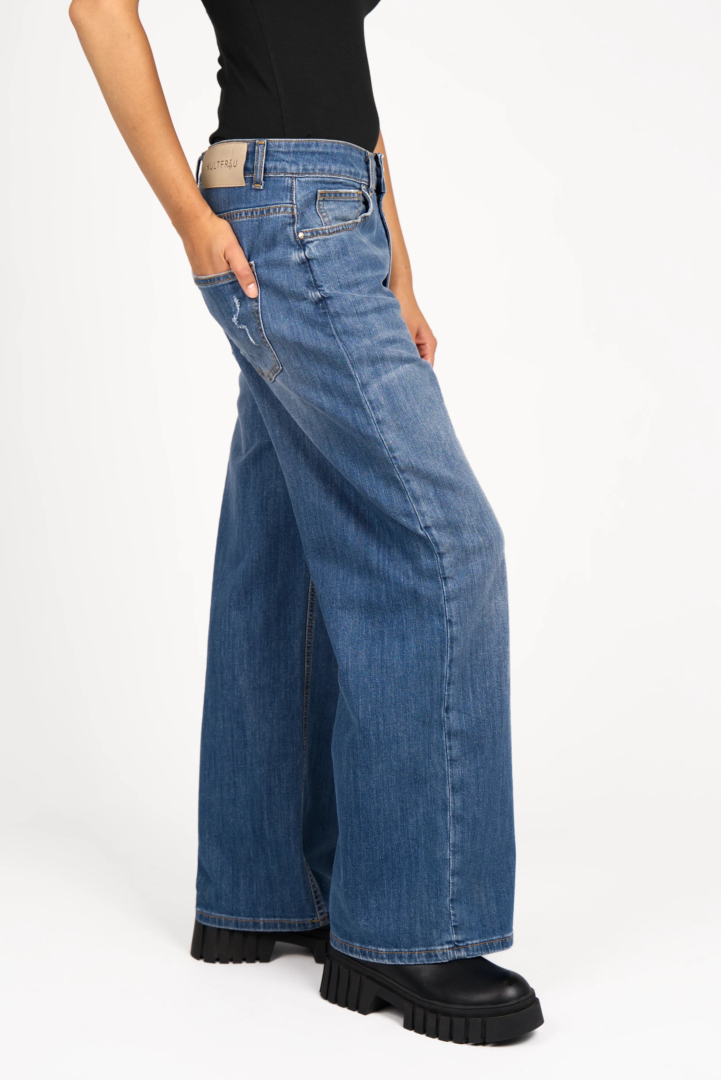 Damen JOOSY Wide Leg Jeans in mittelblauer Used-Waschung mit weitem Bein und relaxed Fit aus elastischem Denim.