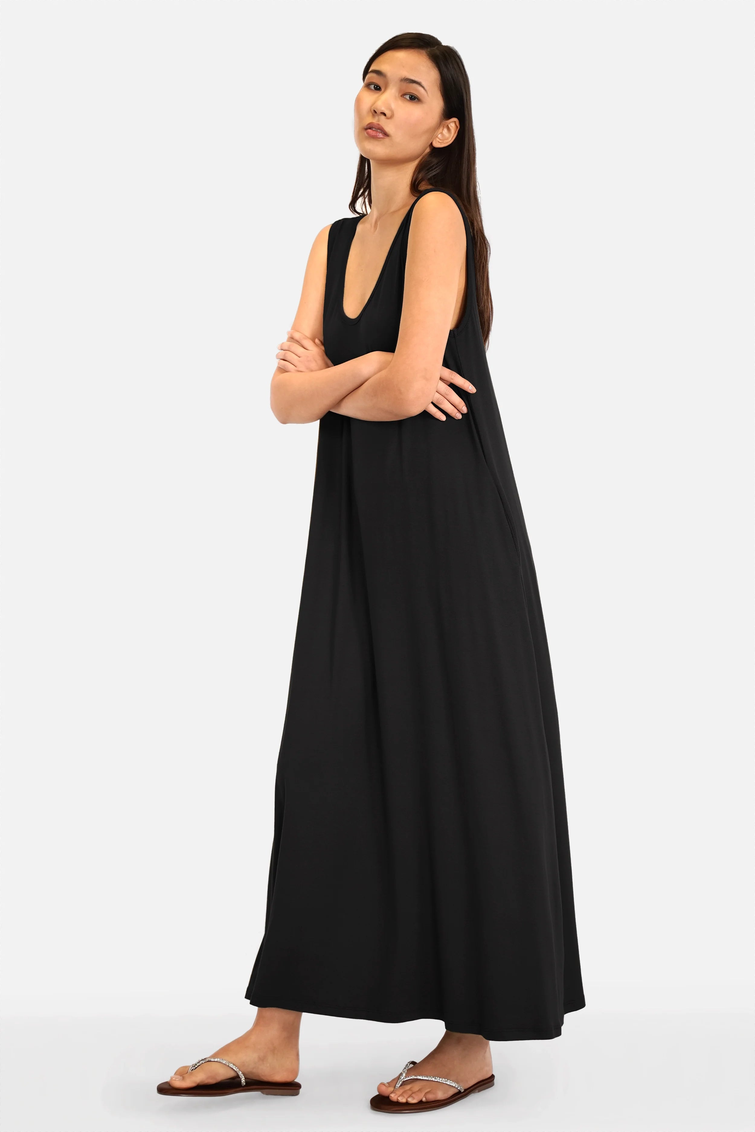 JOVRA Jersey Maxikleid aus fließendem Viskosejersey mit tiefem Rundhals- und Rückenausschnitt, seitlichen Taschen und A-Linie in Maxi-Länge