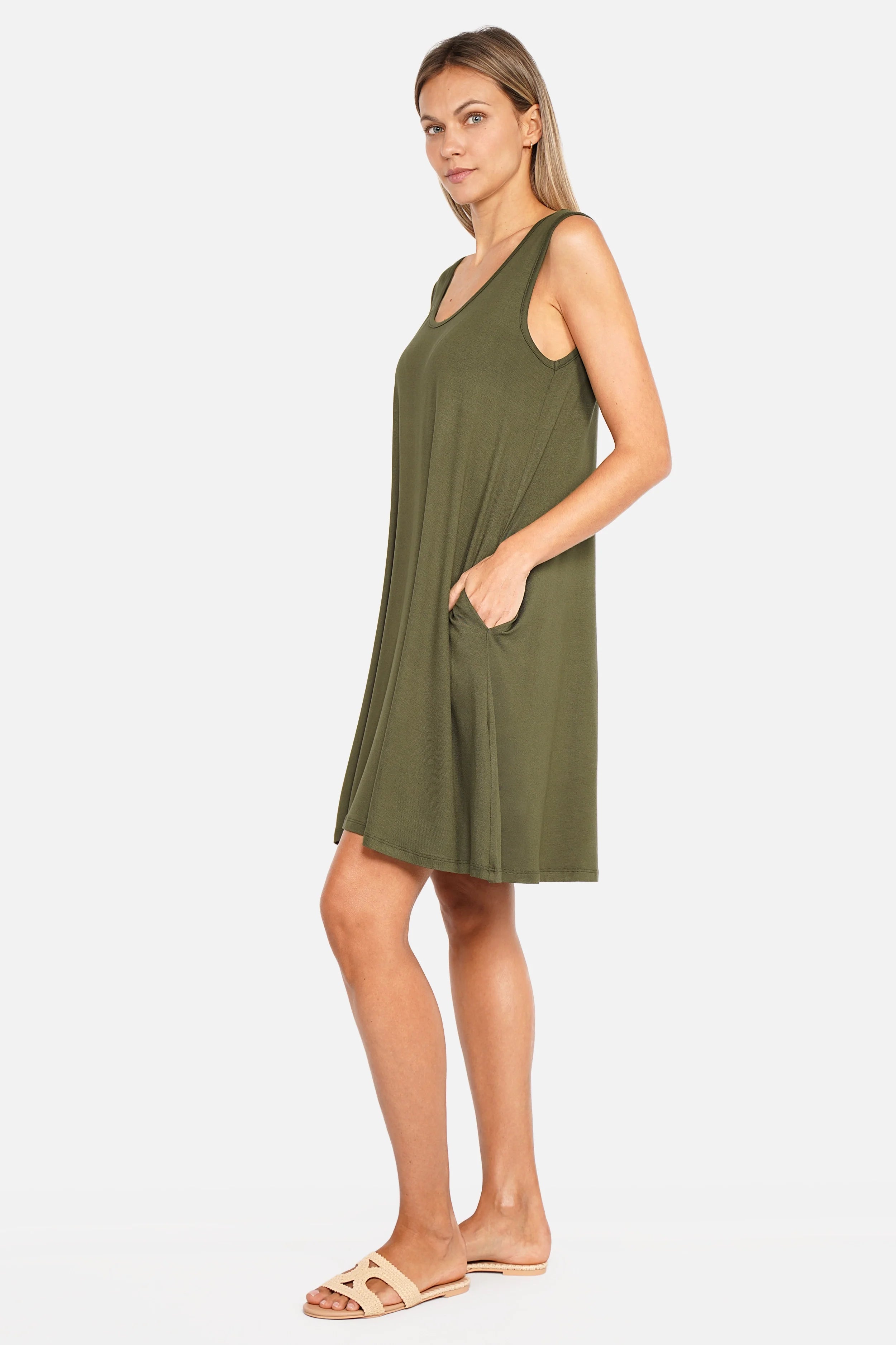 JOVRA Jersey Kleid mit fließendem Viskosejersey, tiefem Rundhals- und Rückenausschnitt, seitlichen Taschen und A-Linie in Mini Länge