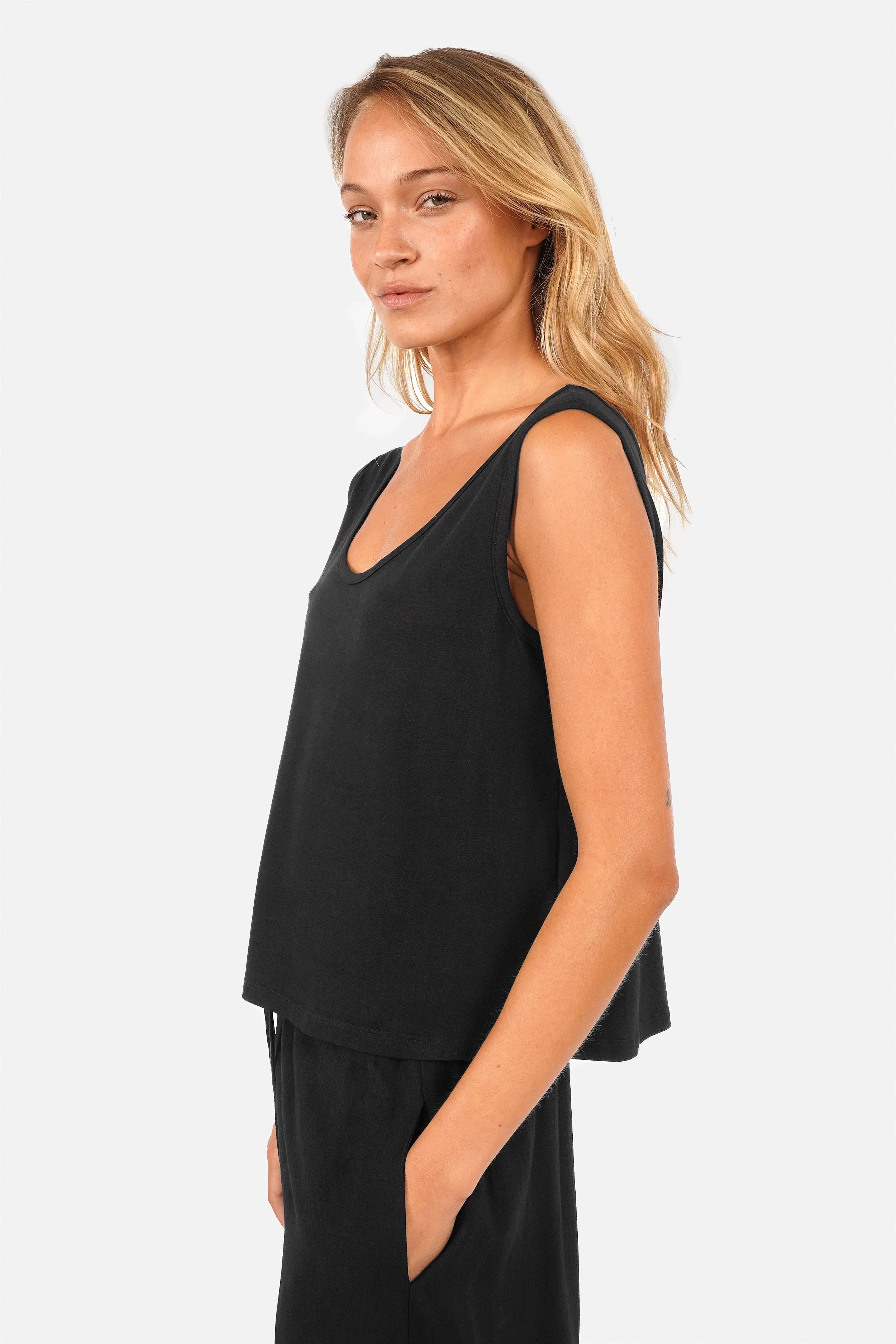 JOVRA Top in flowing viscose jersey with deep round neckline and low back in relaxed fit